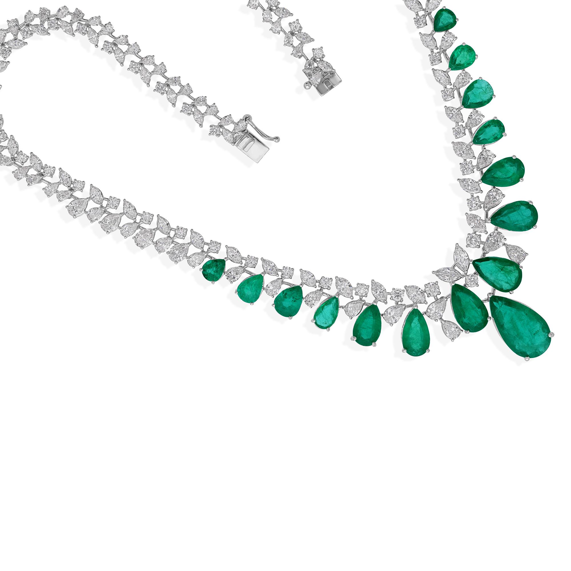 Collar Gargantilla Artesanal Esmeralda de Zambia 23.04ct Diamantes 18.60ct Oro 18k Art Decó en venta