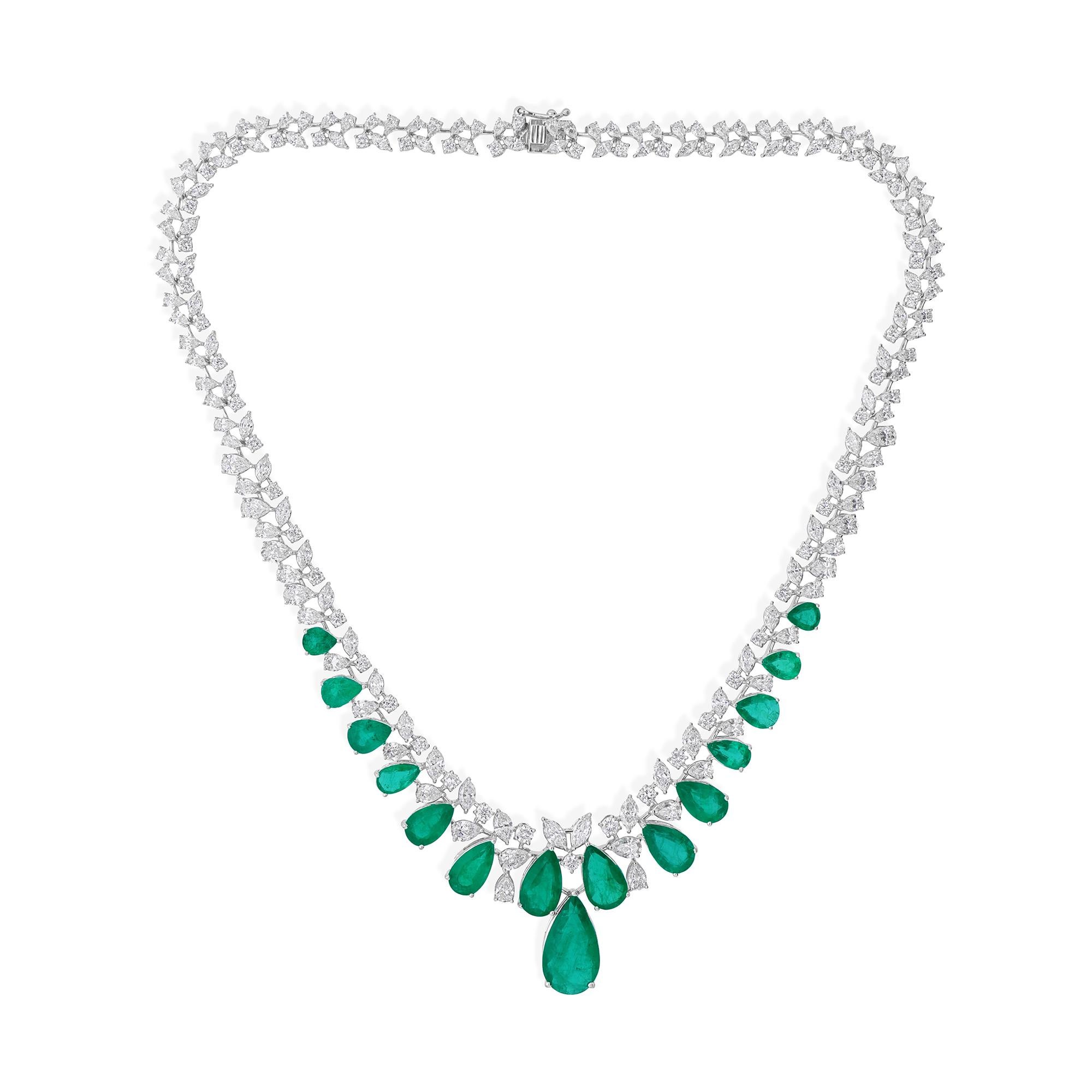 Collar Gargantilla Artesanal Esmeralda de Zambia 23.04ct Diamantes 18.60ct Oro 18k Corte pera en venta