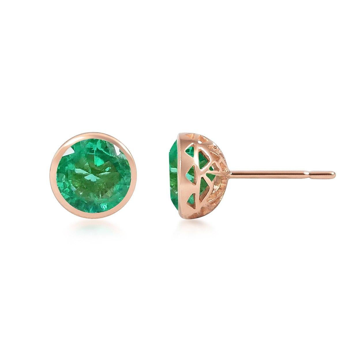 Round Cut Handcrafted 2.00 Carats Emerald 18 Karat Rose Gold Stud Earrings For Sale
