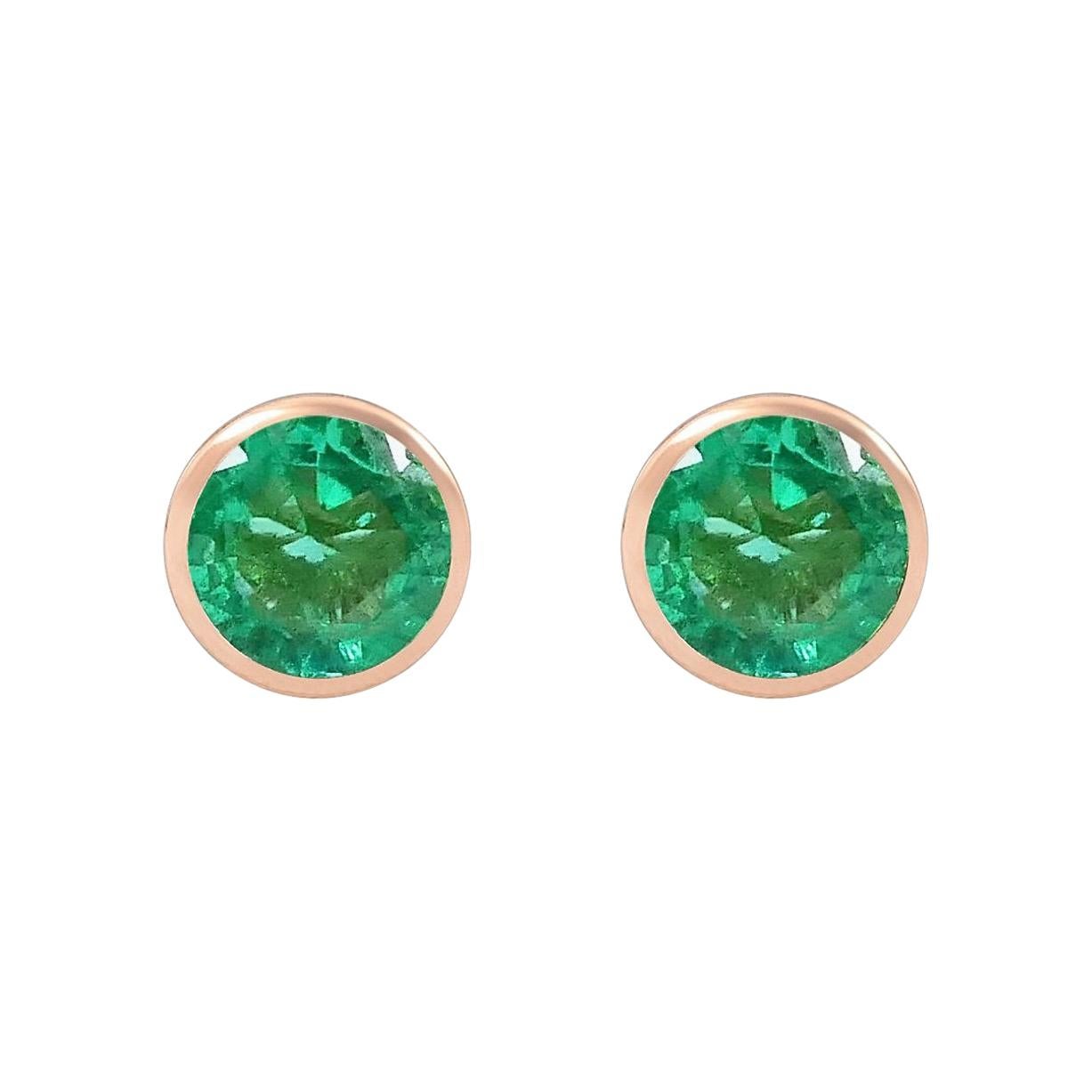 Handcrafted 2.00 Carats Emerald 18 Karat Rose Gold Stud Earrings For Sale