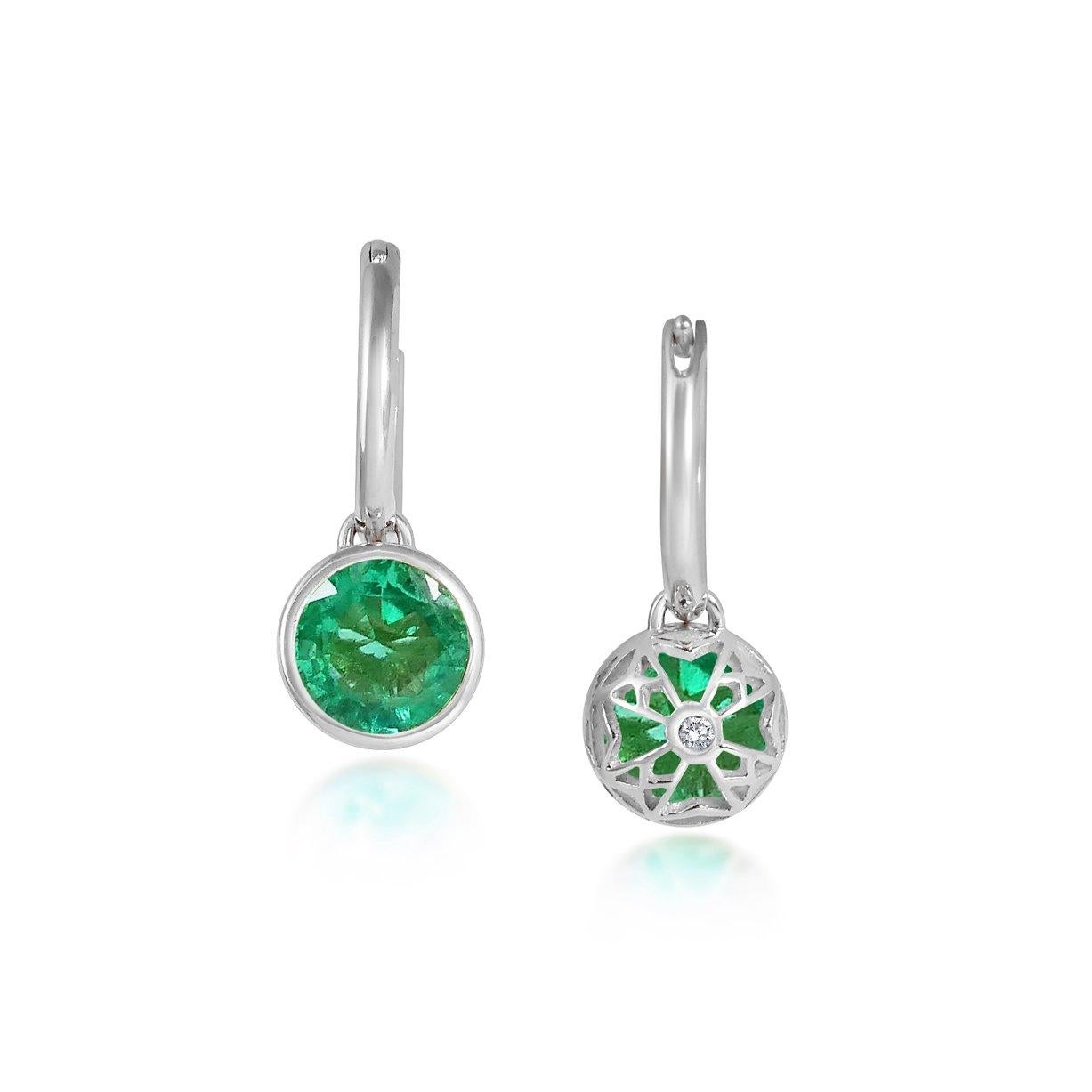 Contemporary Handcrafted 2.00 Carats Emerald 18 Karat White Gold Drop Earrings For Sale