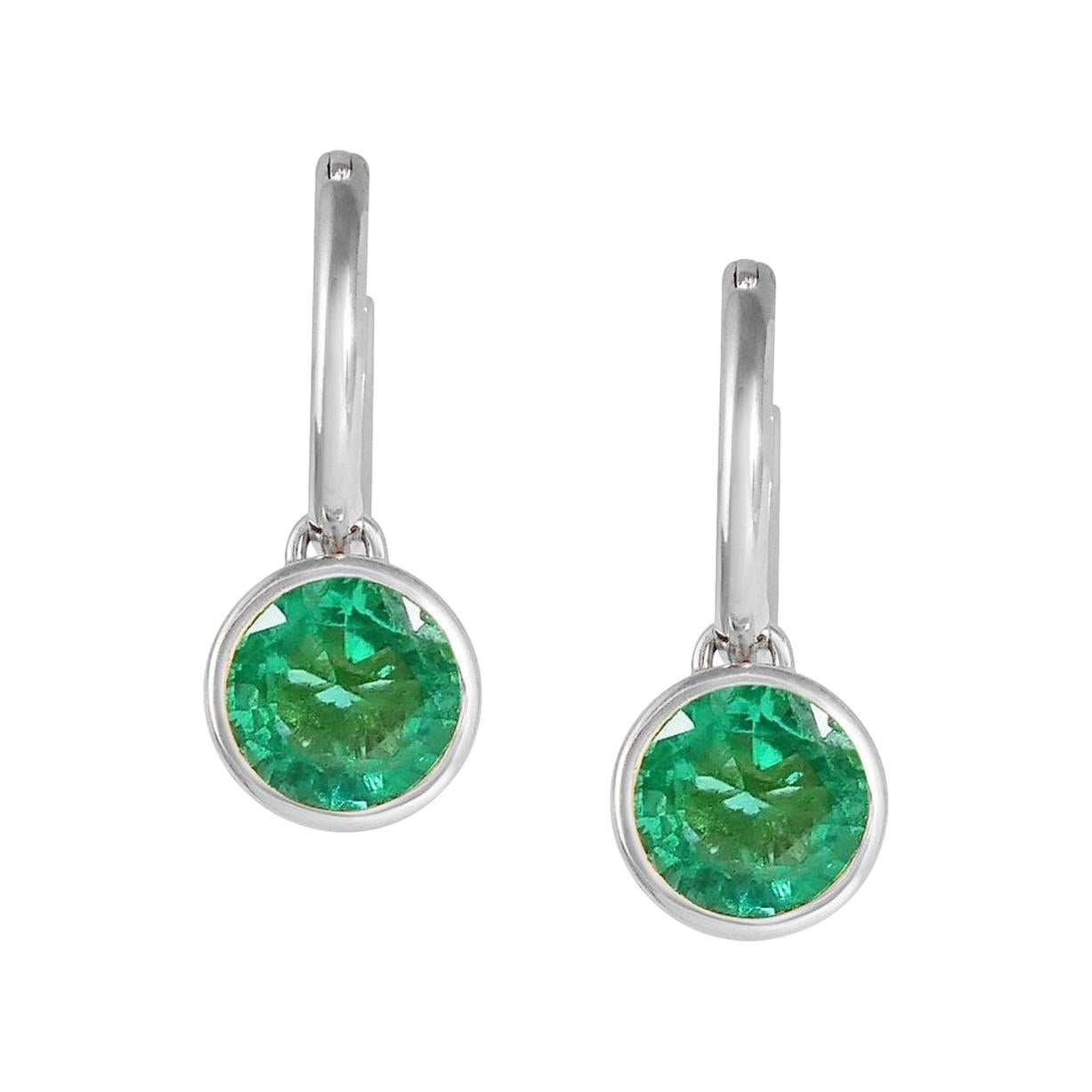 Handcrafted 2.00 Carats Emerald 18 Karat White Gold Drop Earrings For Sale