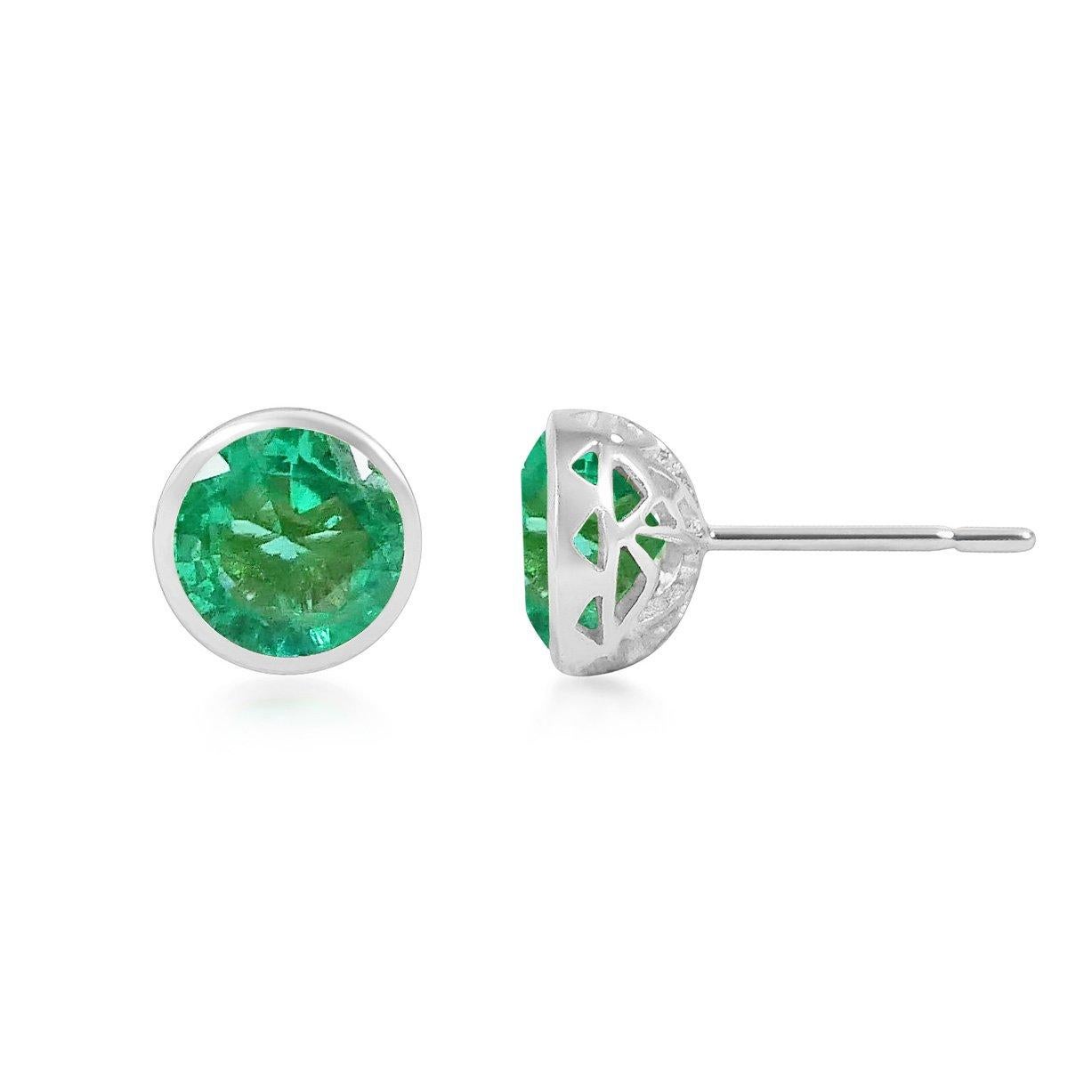 Round Cut Handcrafted 2.00 Carats Emerald 18 Karat White Gold Stud Earrings For Sale