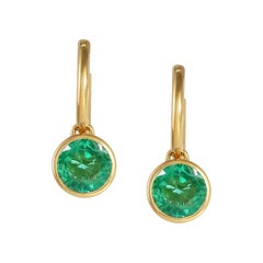 Handcrafted 2.00 Carats Emerald 18 Karat Yellow Gold Drop Earrings