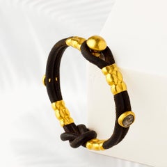 Pulsera artesanal de cuero con nudo Heracles de oro de 24 quilates y monedas antiguas