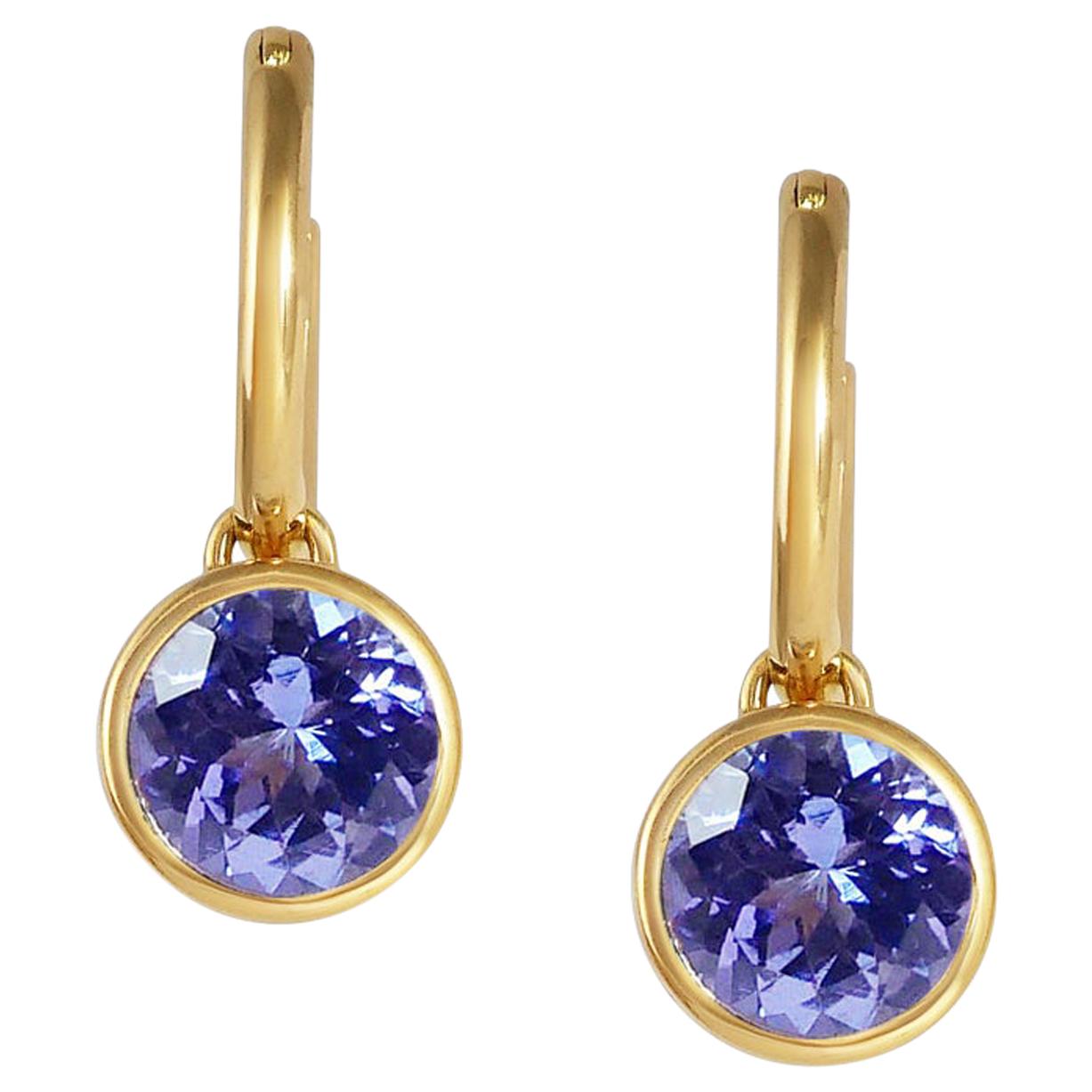 Handcrafted 2.80 Carats Tanzanite 18 Karat Yellow Gold Drop Earrings For Sale