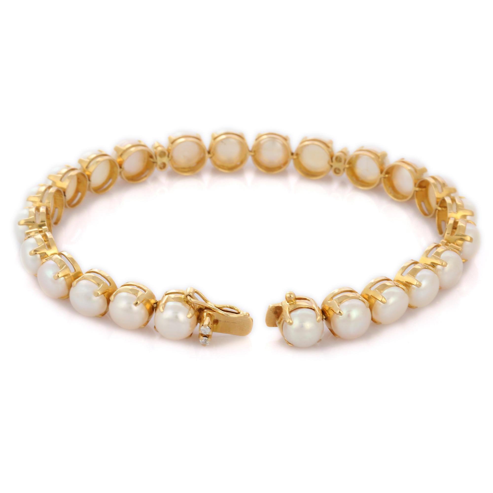 Round Cut Handcrafted 34.25 ct Mother of Pearl Bracelet in 18K Yellow Gold with Diamonds For Sale
