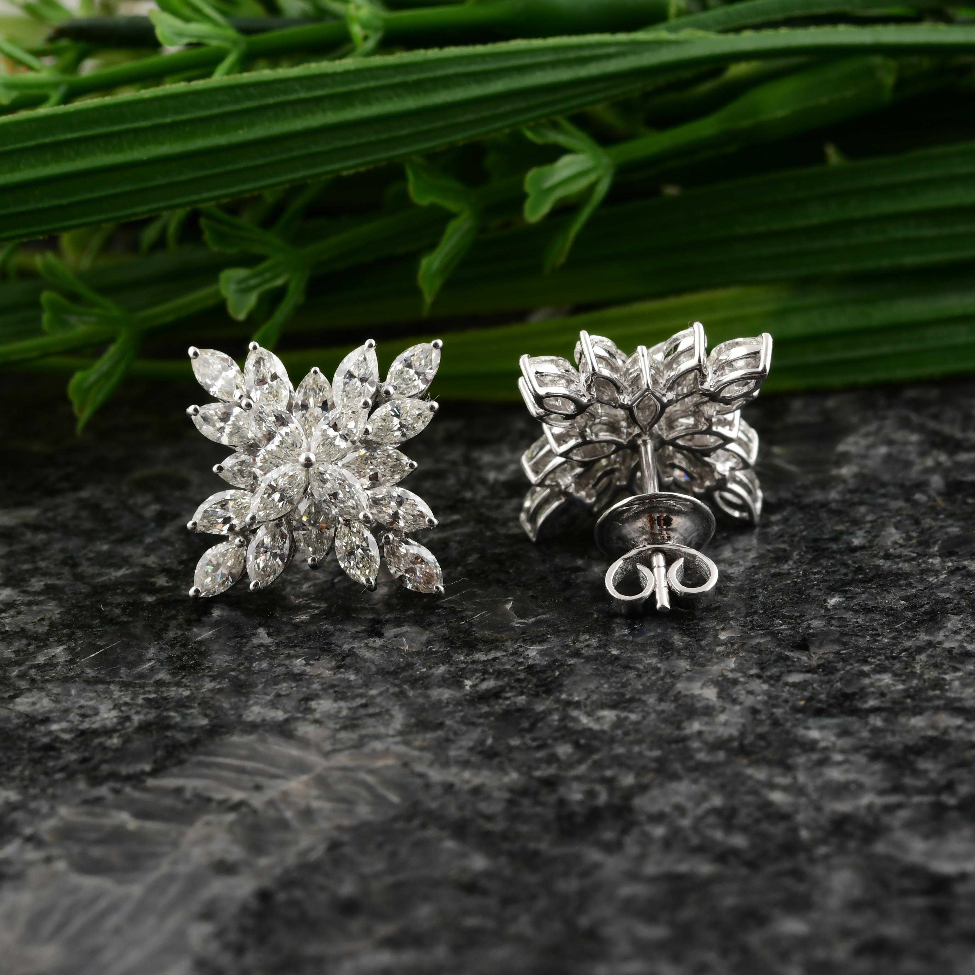 Pendientes Artesanales de Diamantes Florales 3,98 Quilates SI/HI Oro Blanco 18k en Nuevo estado para la venta en Diera, Dubai