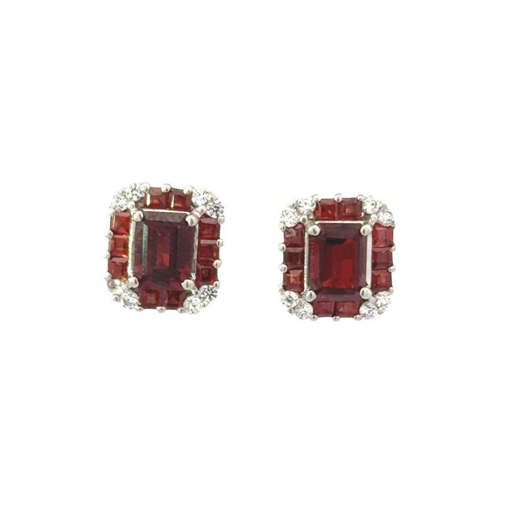 Handcrafted 4.15 crt Garnet January Birthstone Studs Earring for Her in Silver