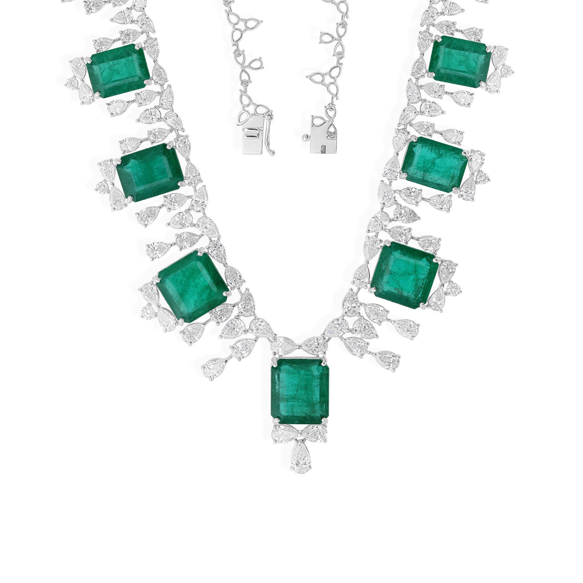 Handcrafted 58.73Ct Emerald & 28.03Ct Diamond Statement Necklace with 18K Gold In New Condition For Sale In Diera, Dubai