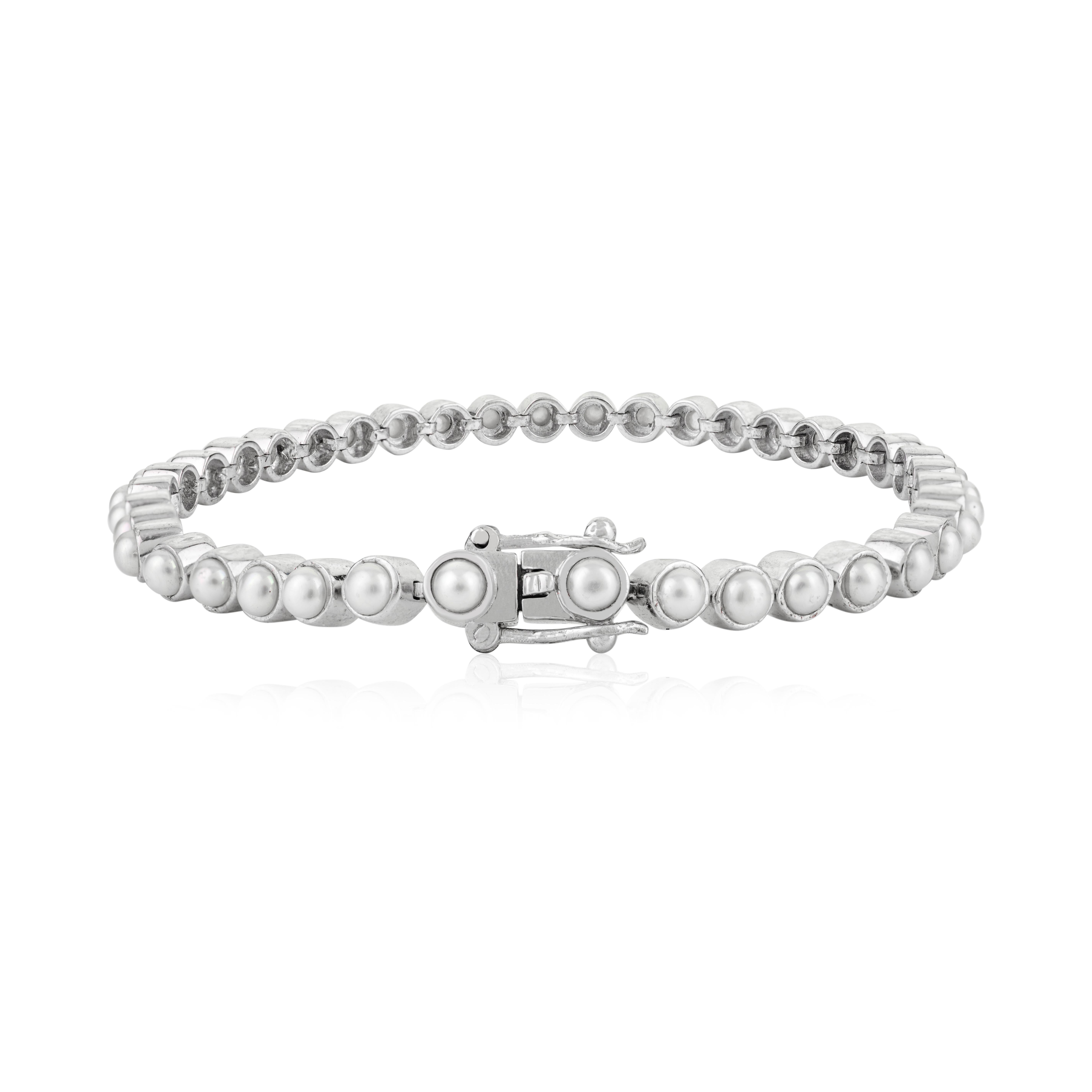 Handgefertigtes Tennisarmband aus 925er Silber mit natürlichen Perlen und Halo-Cubic-Zirkon (Modernistisch) im Angebot