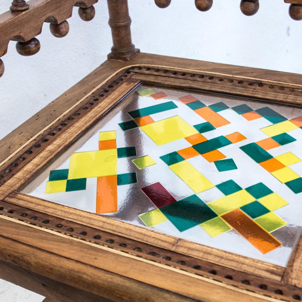 Azulejos acrílicos y de colores hechos a mano inmersos en sillas de resina por Hillsideout Moderno en venta