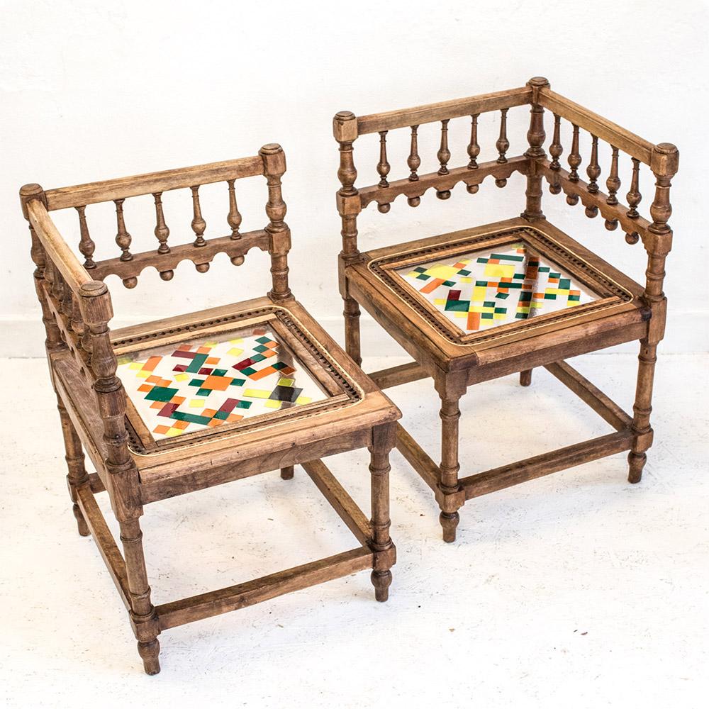 Azulejos acrílicos y de colores hechos a mano inmersos en sillas de resina por Hillsideout Siglo XXI y contemporáneo en venta