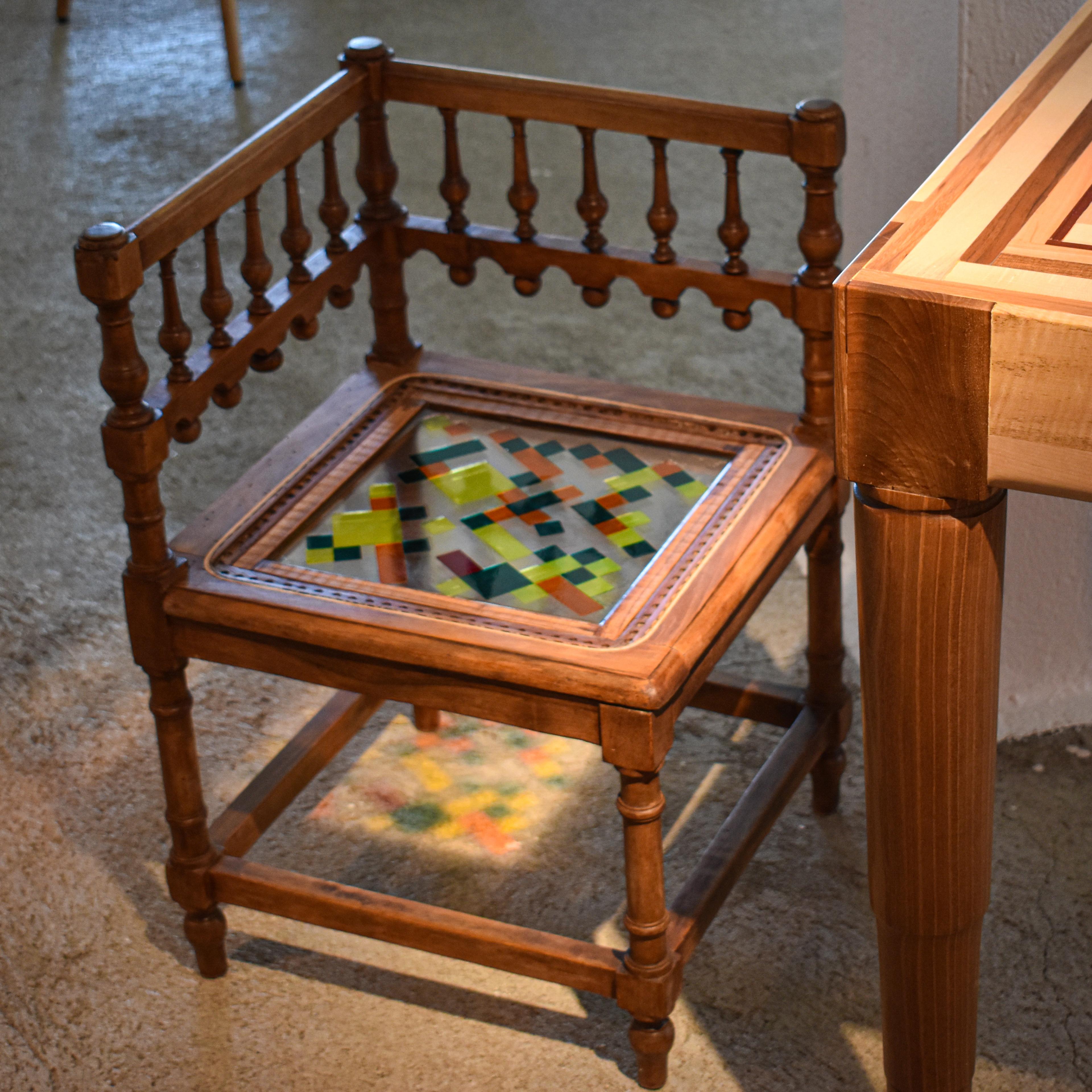 Azulejos acrílicos y de colores hechos a mano inmersos en sillas de resina por Hillsideout resina epoxi en venta
