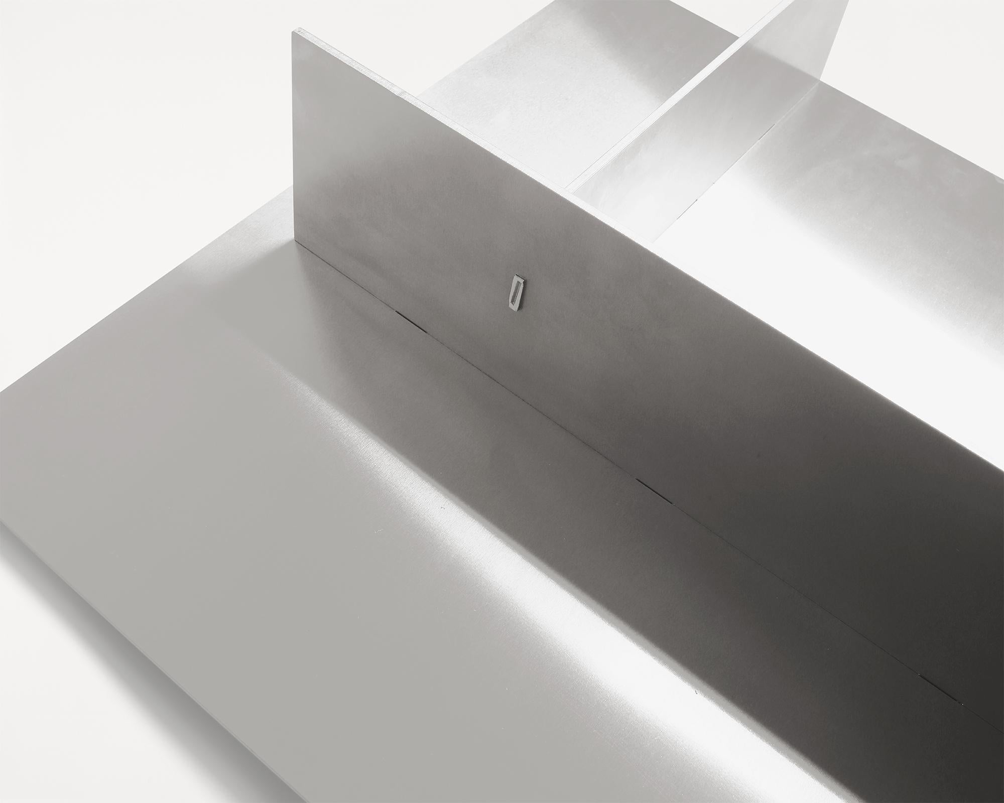 Handgefertigte Aluminiumregal-Kommode (Skandinavische Moderne) im Angebot