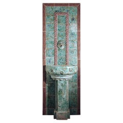 Fuente de pared de mayólica artesanal y pintada a mano con pila y pedestal