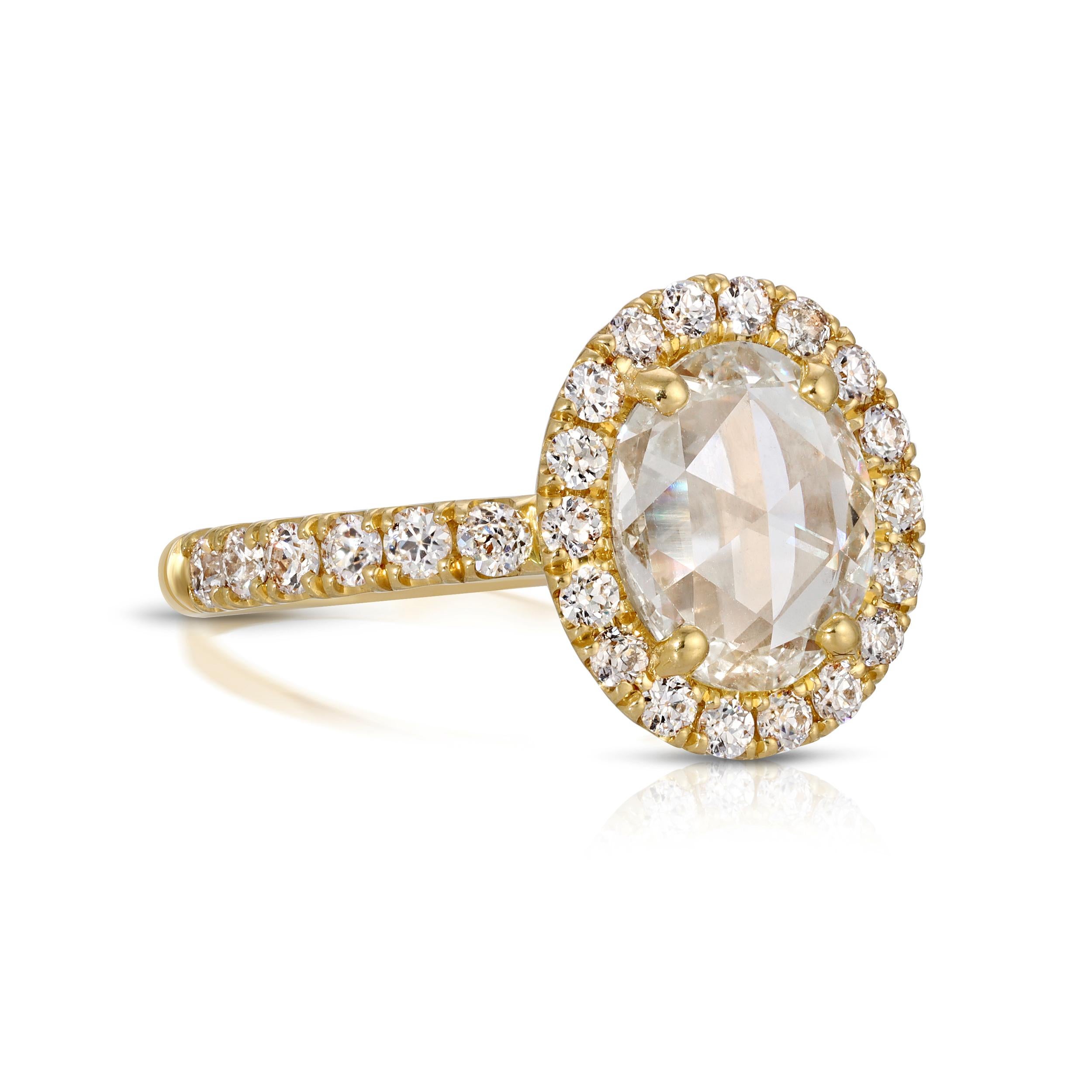 1.42ct K/VS2 GIA-zertifizierter ovaler Diamant im Rosenschliff mit 0,70ctw Diamanten im alten europäischen Schliff in einer handgefertigten Fassung aus 18K Gelbgold.