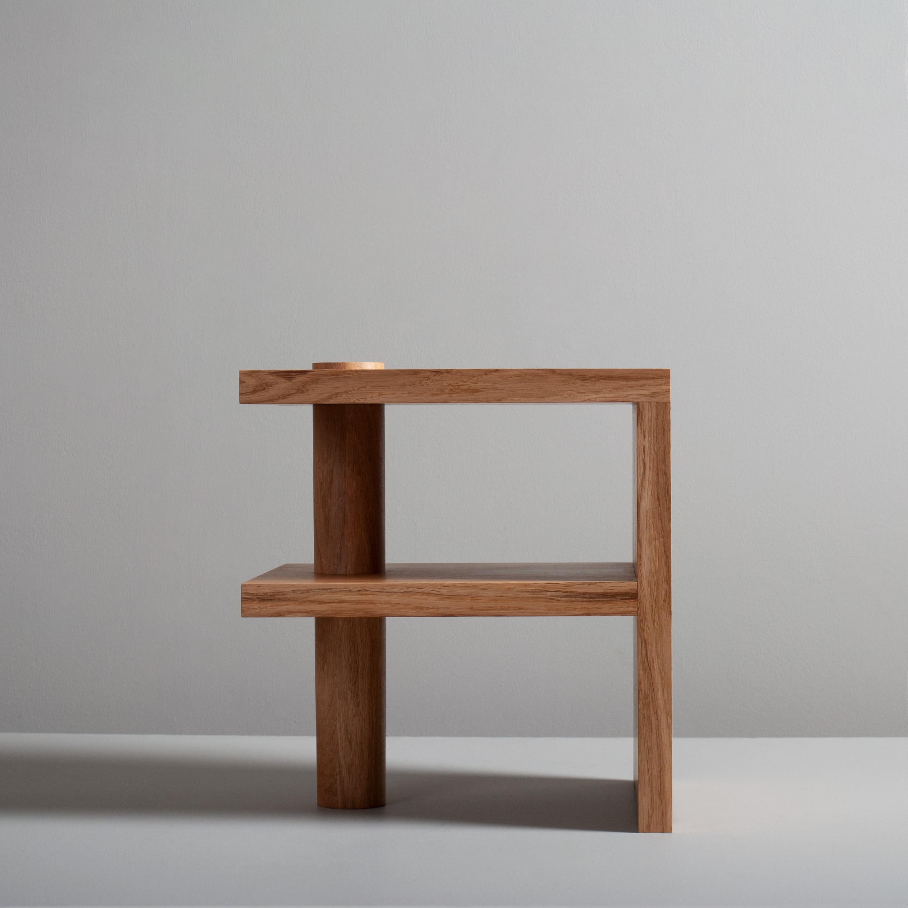 Handcrafted Architectural Oak Nachttisch oder Beistelltisch (Englisch) im Angebot