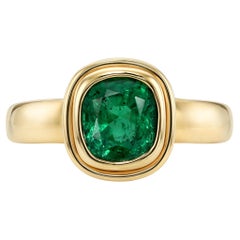 Anello artigianale Aria con smeraldo verde taglio cuscino di Single Stone