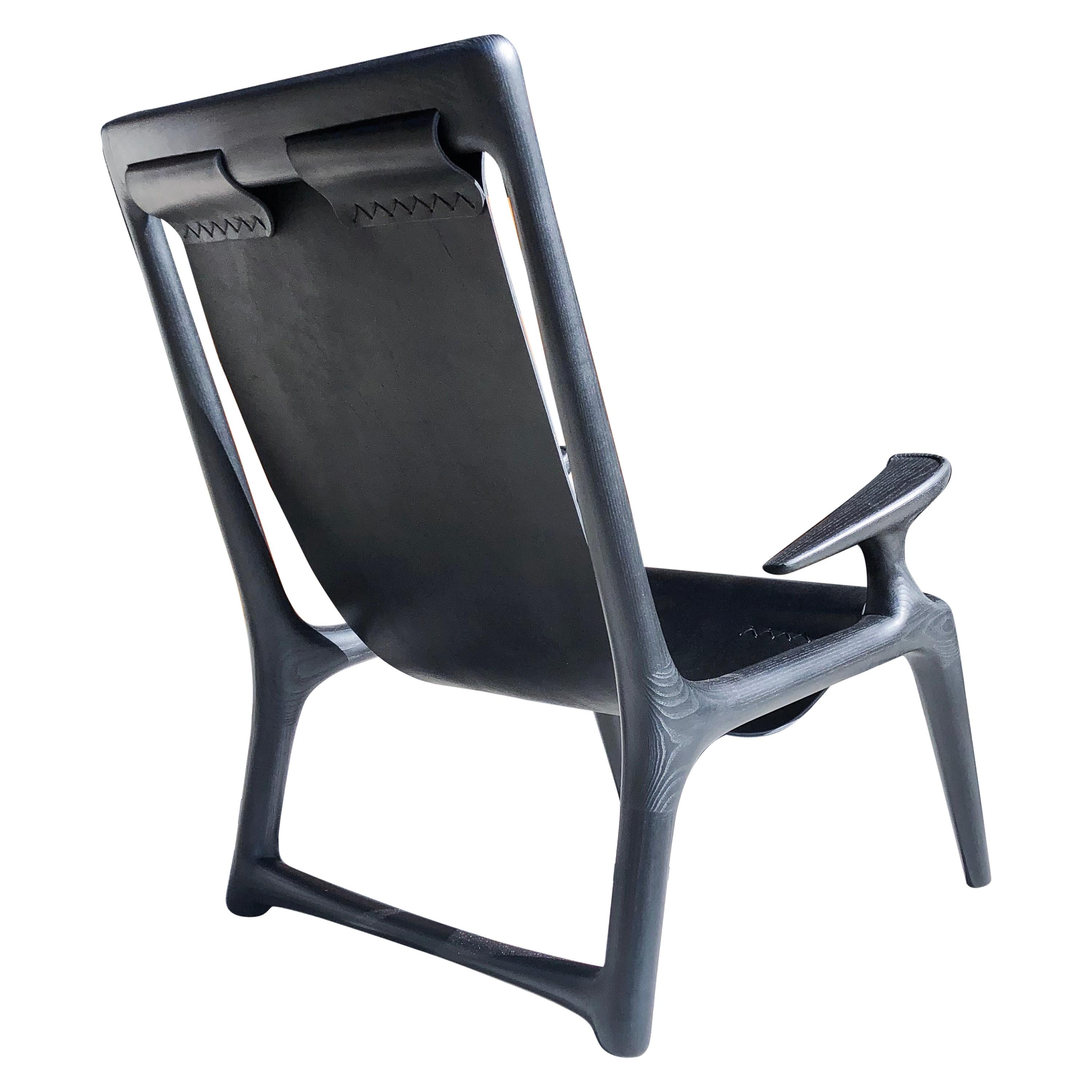 Handgefertigter Sessel aus anthrazitfarbenem Eschenholz, entworfen von Fernweh Woodworking