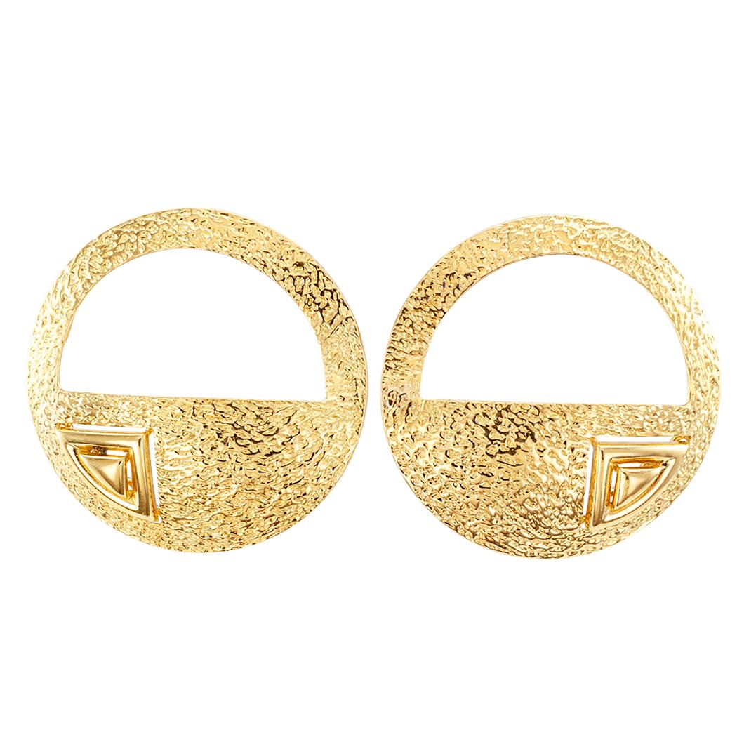 Handcrafted art studio 18 karat gold earrings by Frank’s. The matching left and right, circular designs feature an upper, cut out, negative space and a lower, solid, positive space, decorated by reoccurring, triangular shapes overlaid on a shiny