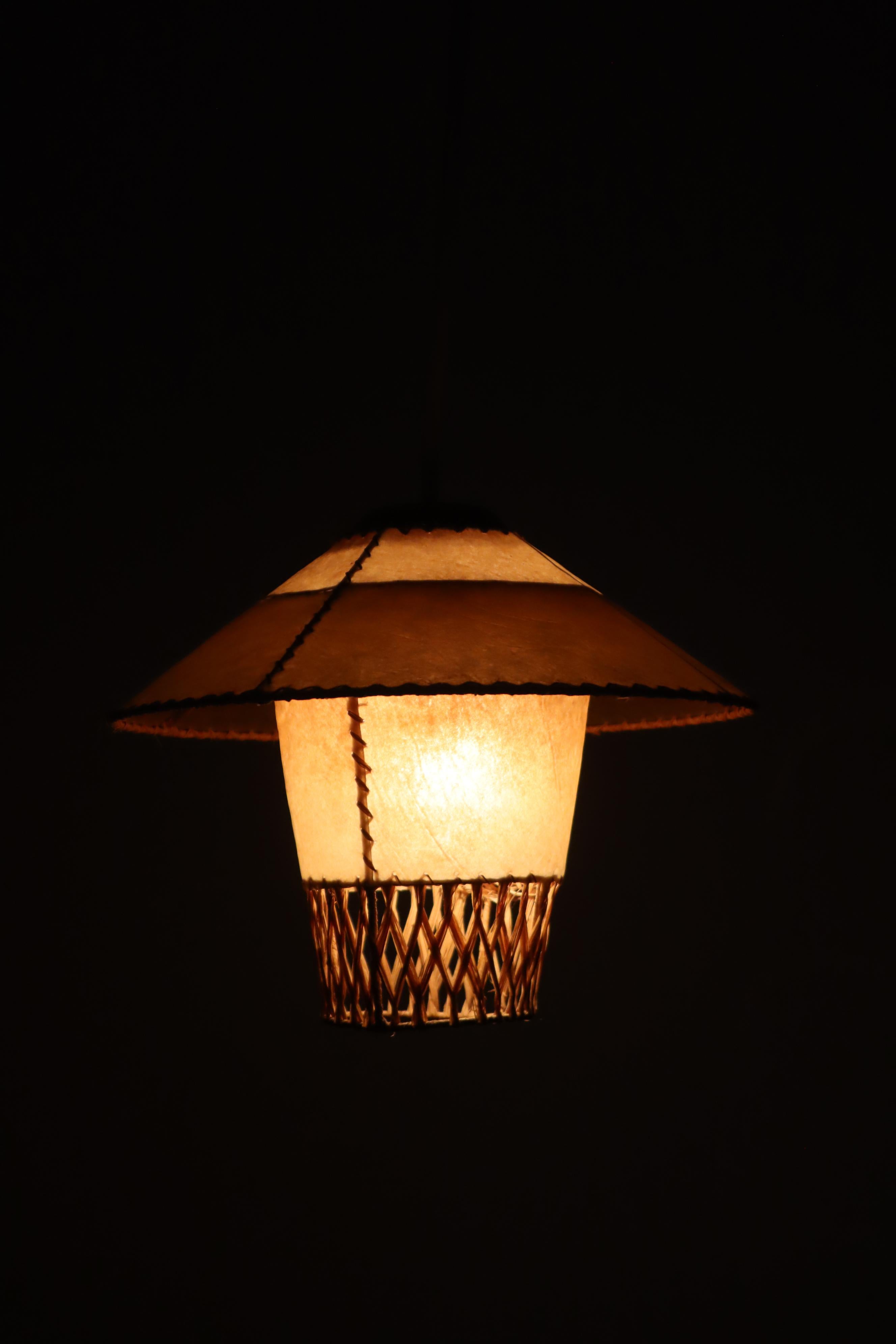 Handcrafted artist 1950s Pergamentpapier Tasche Lampe (Handgefertigt)