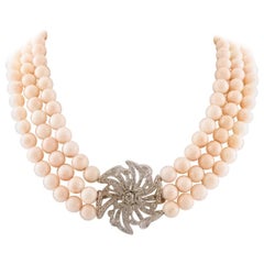 Retro Handcrafted Beaded Coral Necklace with 18 Karat Gold and Diamonds Central Flower