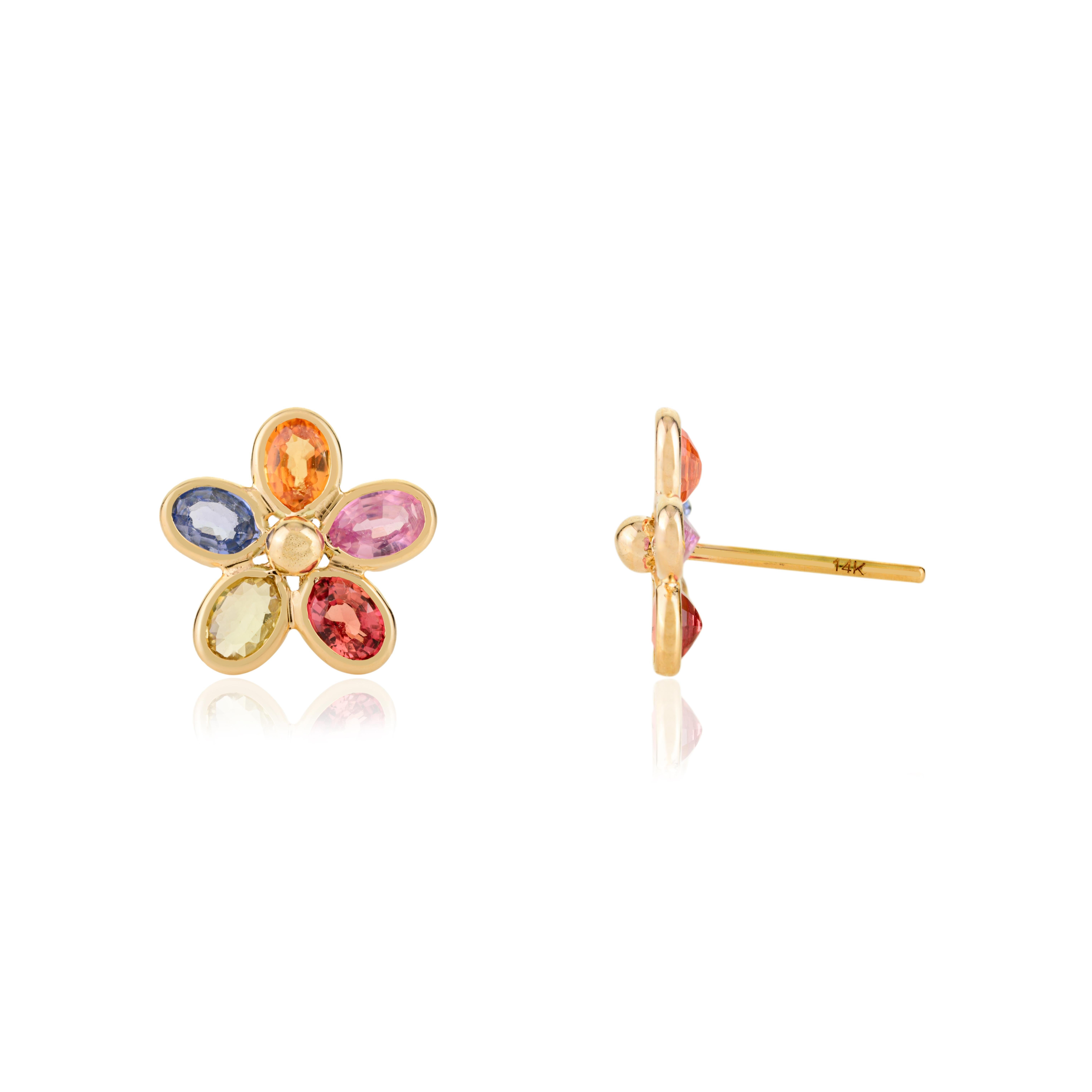 Handcrafted Bezel Set Multi Sapphire Flower Stud Earrings in 14k Yellow Gold im Zustand „Neu“ im Angebot in New York, NY