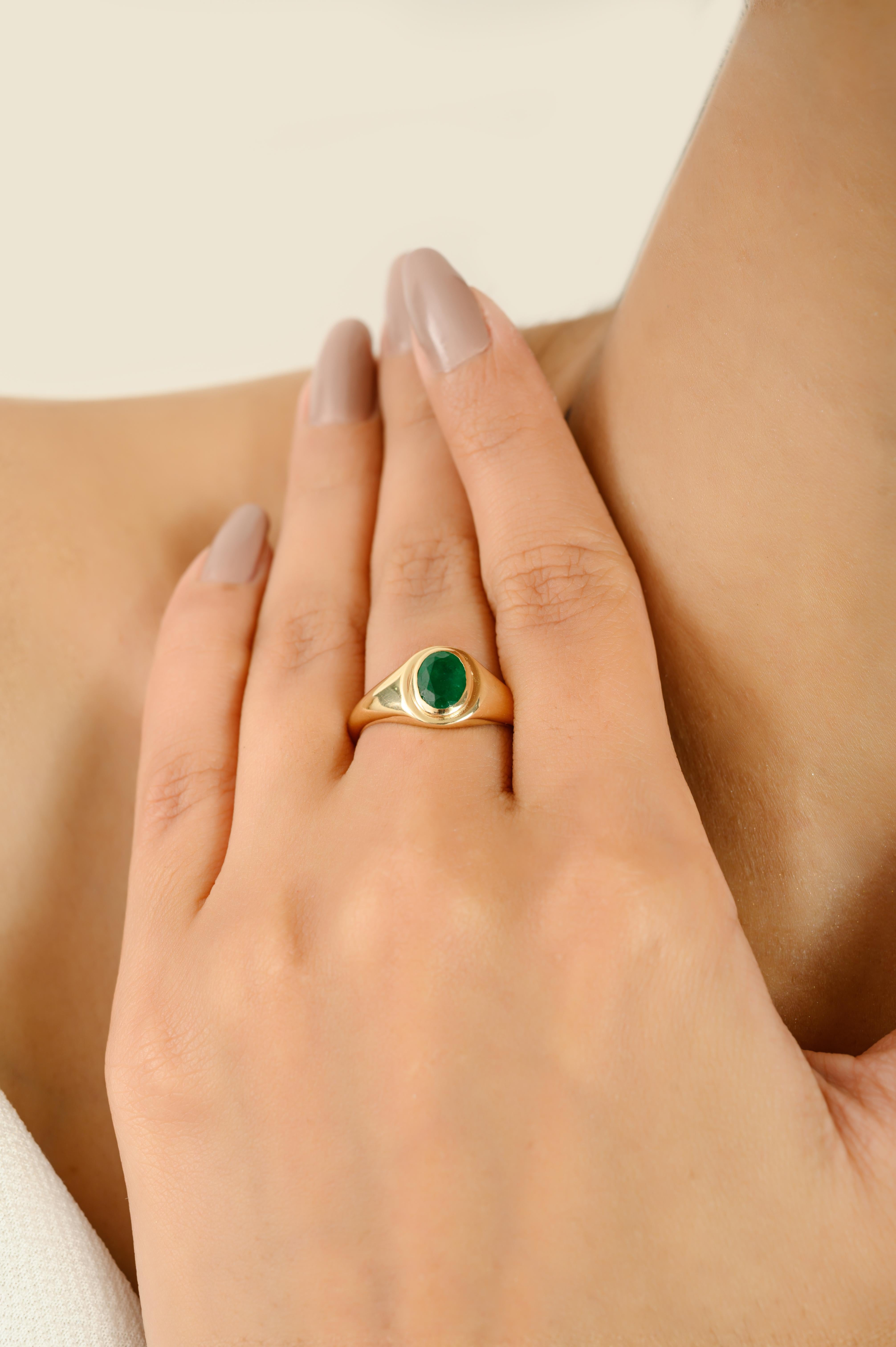 Im Angebot: Handgefertigte Lünette Set Oval sambischen Smaragd Signet Ring mit 14k Gelbgold () 4