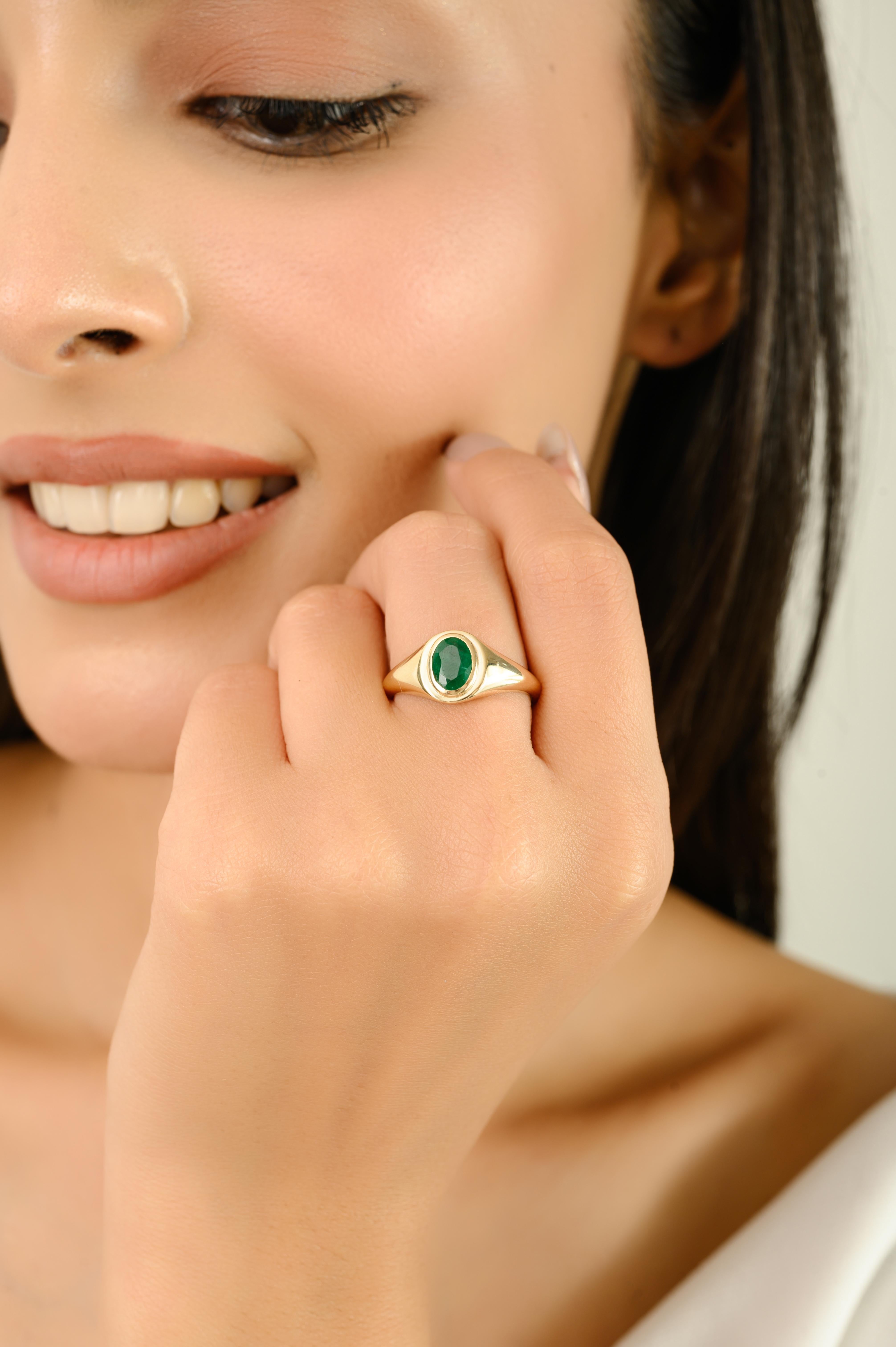 Im Angebot: Handgefertigte Lünette Set Oval sambischen Smaragd Signet Ring mit 14k Gelbgold () 6