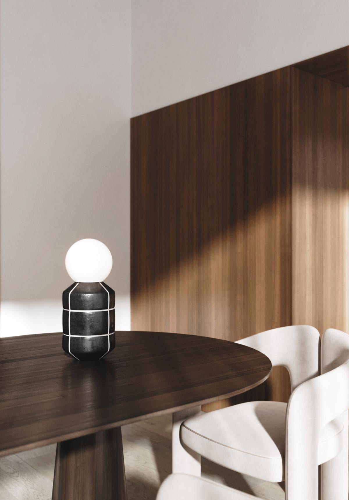 Ukrainien Lampe noire fabriquée à la mainPoterie céramique de table Éclairage artisanal en vente