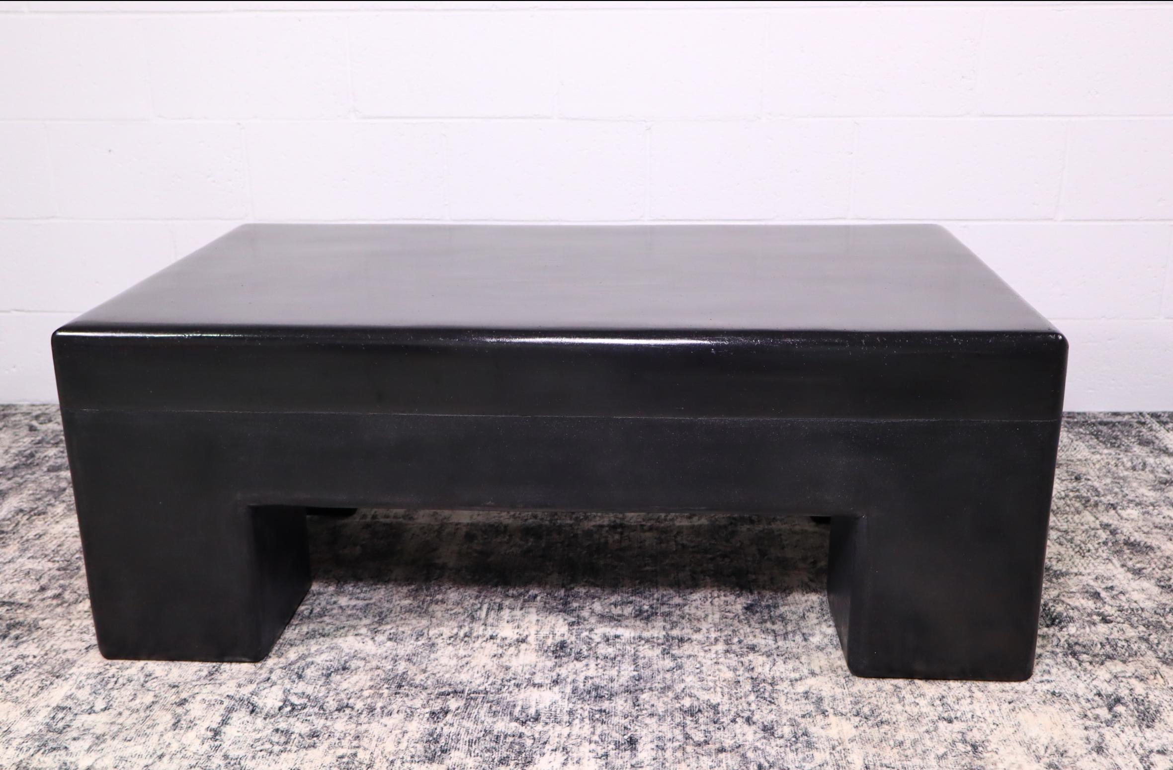 Refine your space with the timeless elegance of this handcrafted black Tadelakt coffee table. Meticulously crafted using the ancient Moroccan Tadelakt technique, each piece is made from locally sourced materials and finished with our exclusive