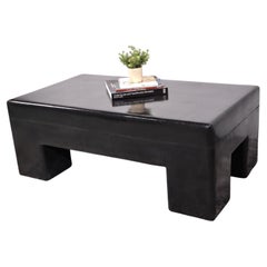 Mesa marroquí de yeso con tapa de tadelakt negro hecha a mano