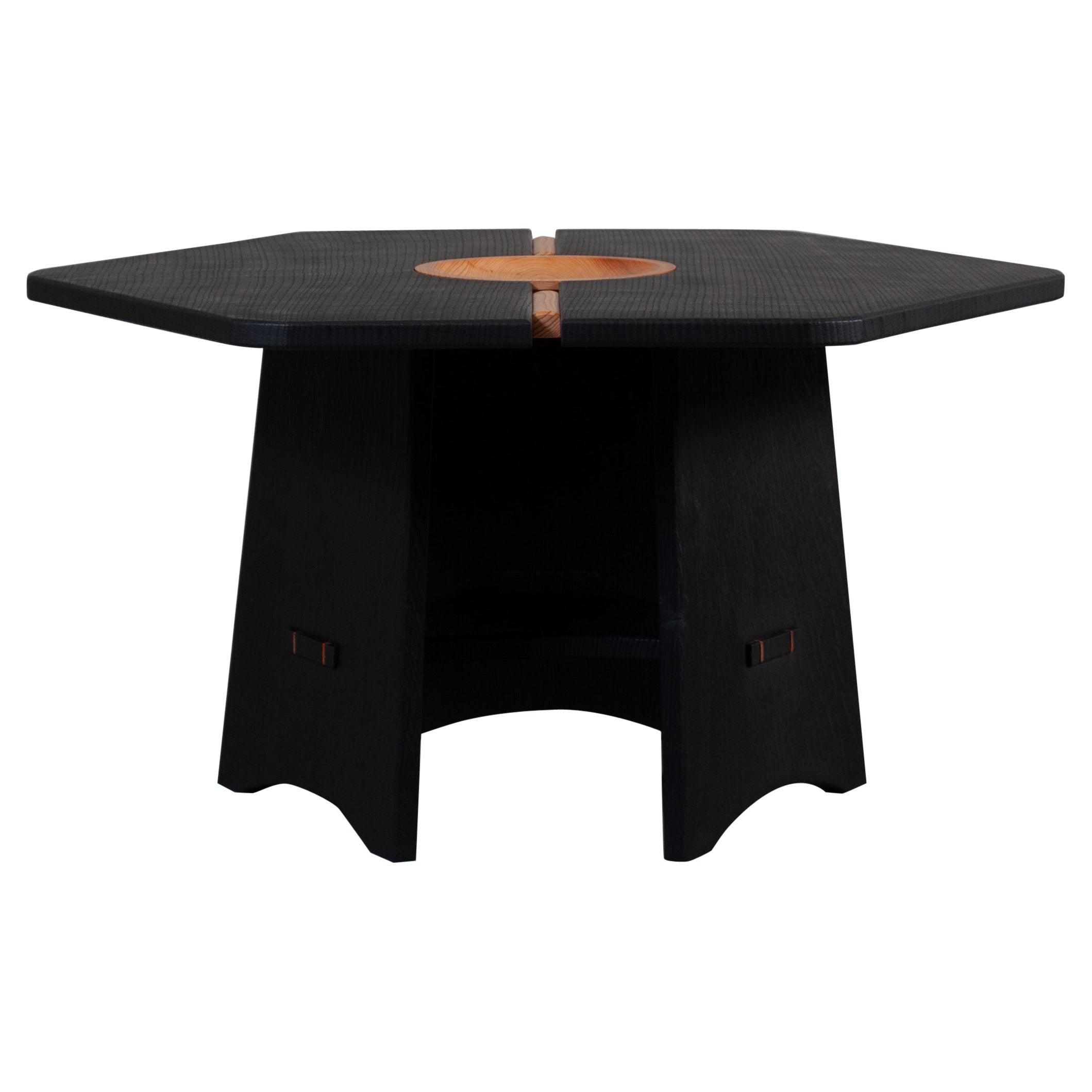 Mesa central artesanal de roble negro y tejo
