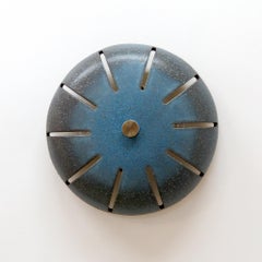 Aplique de cerámica azul y gris hecho a mano, n.º 5008, de Heather Levine