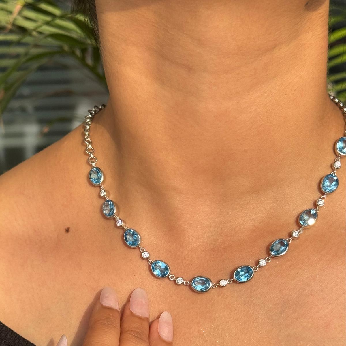 Donna Collana da donna in argento 925 con topazio blu e zirconi, realizzata a mano in vendita