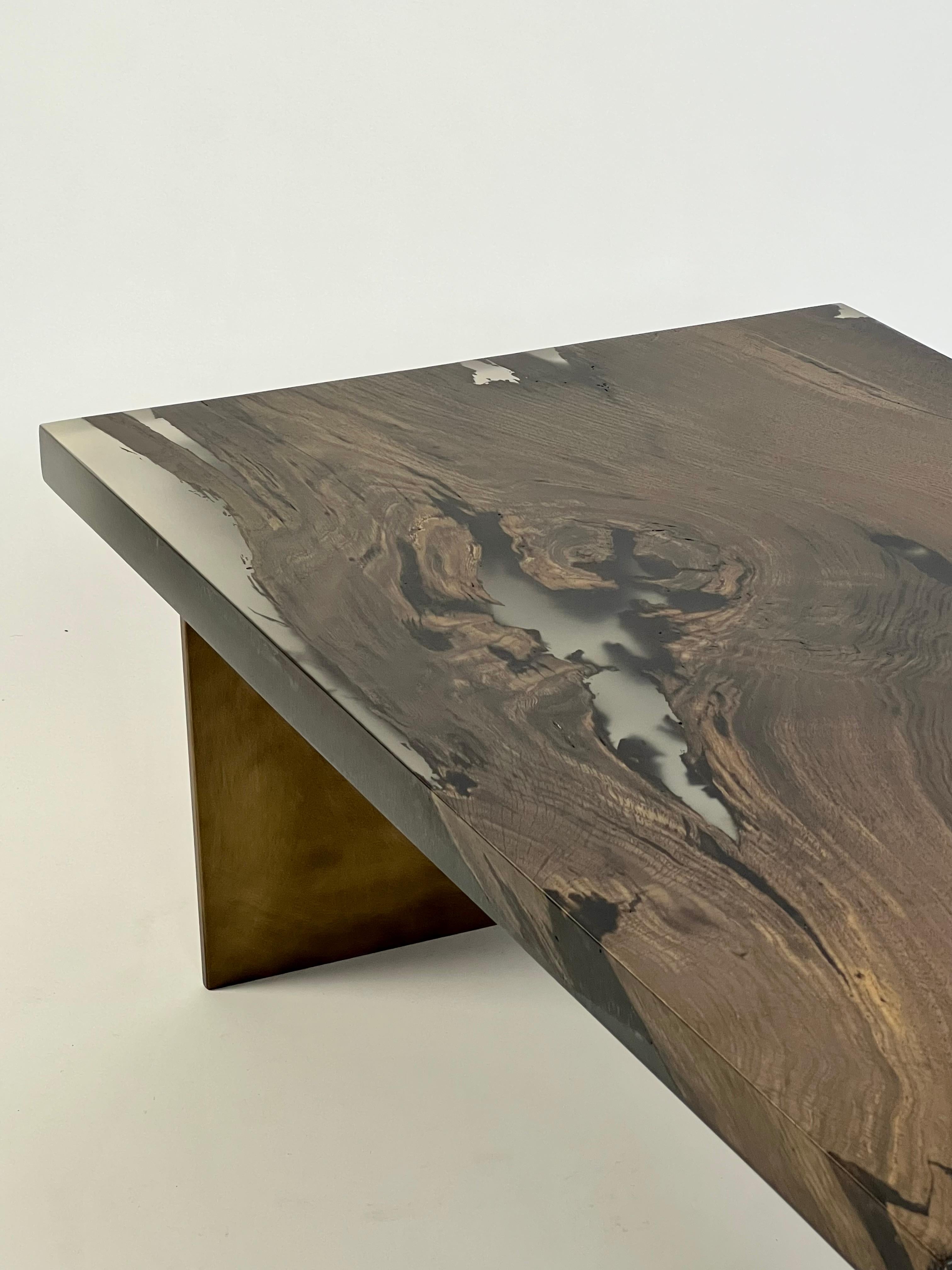 Moderne Table basse en bois, fabriquée à la main en vente