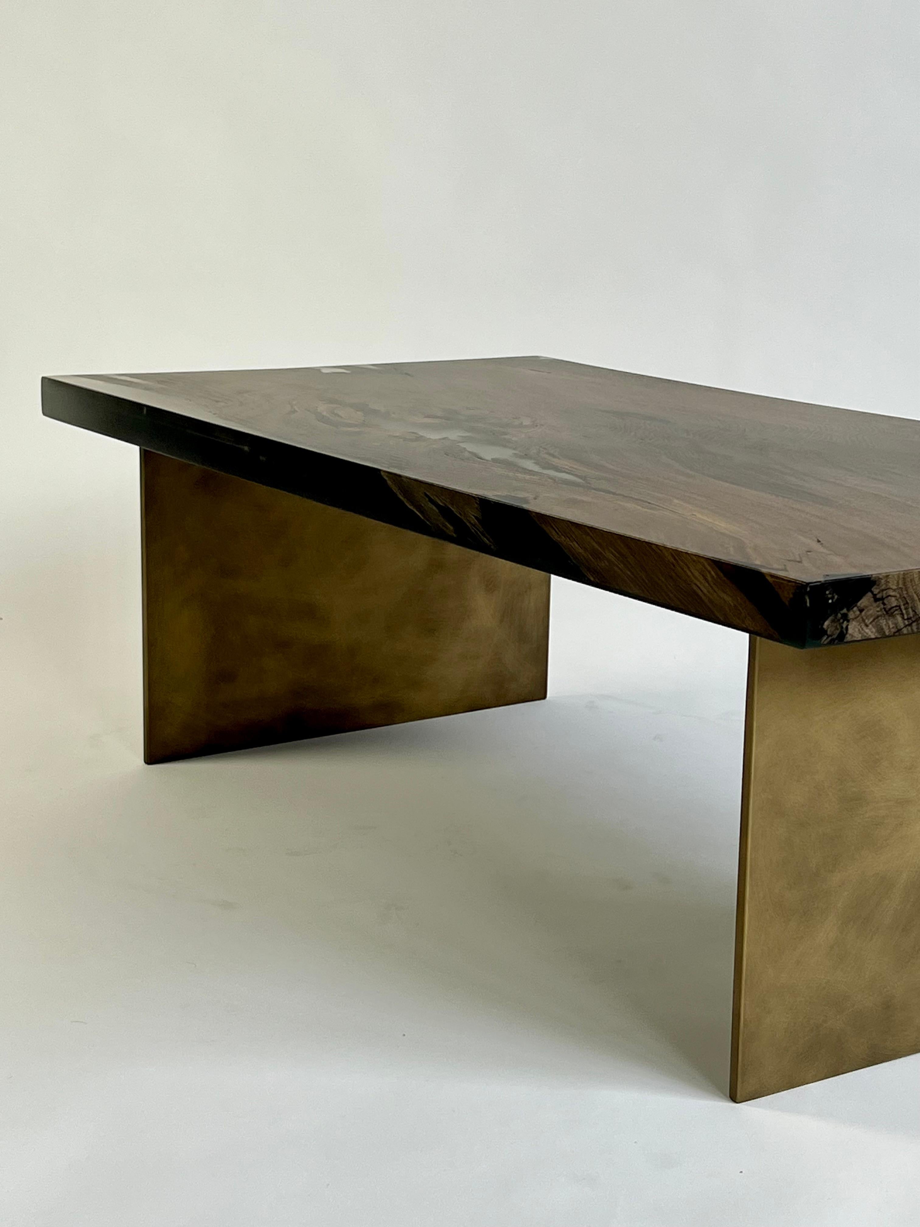 Néerlandais Table basse en bois, fabriquée à la main en vente