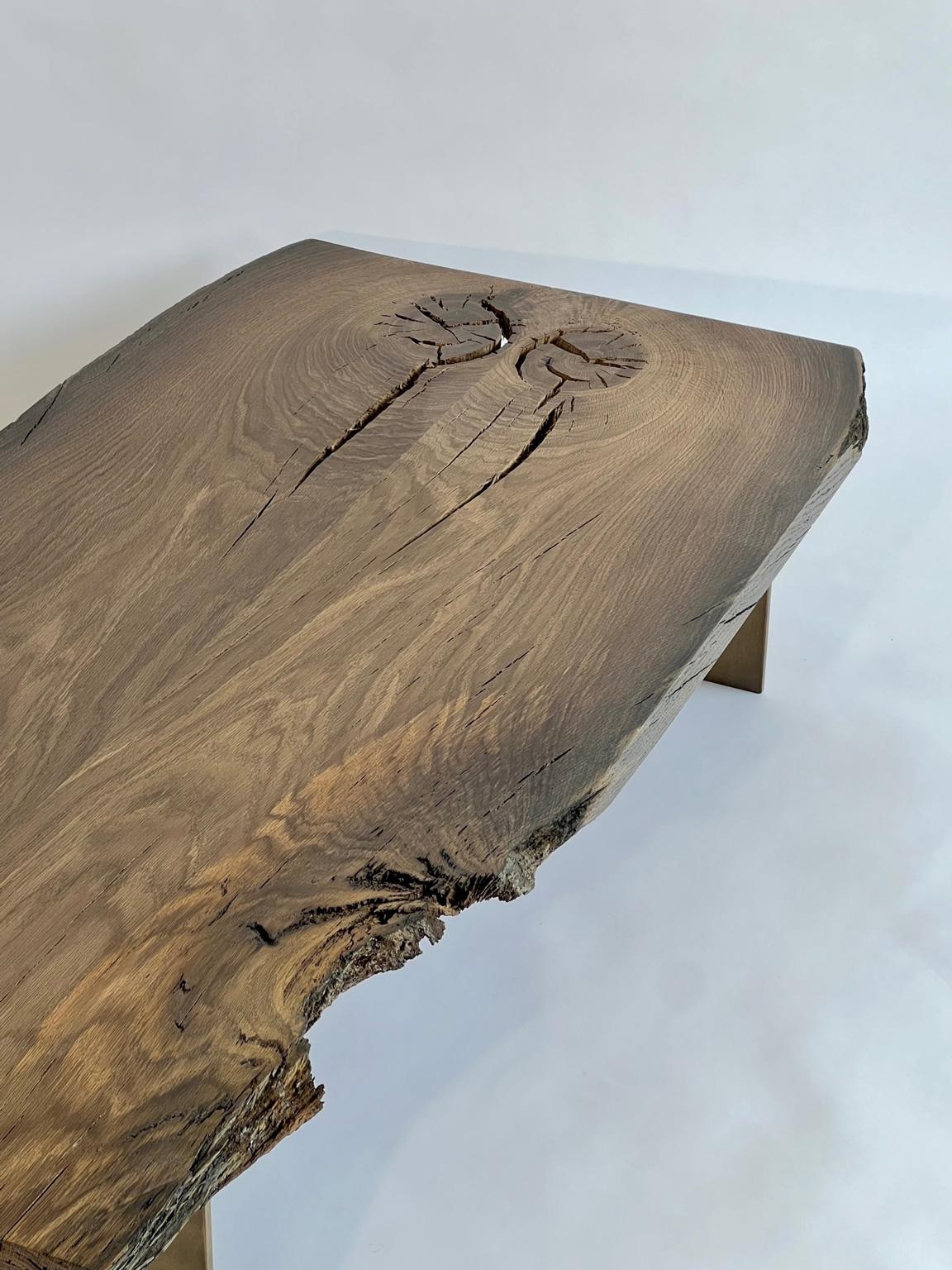 Laiton Table basse en bois, fabriquée à la main en vente