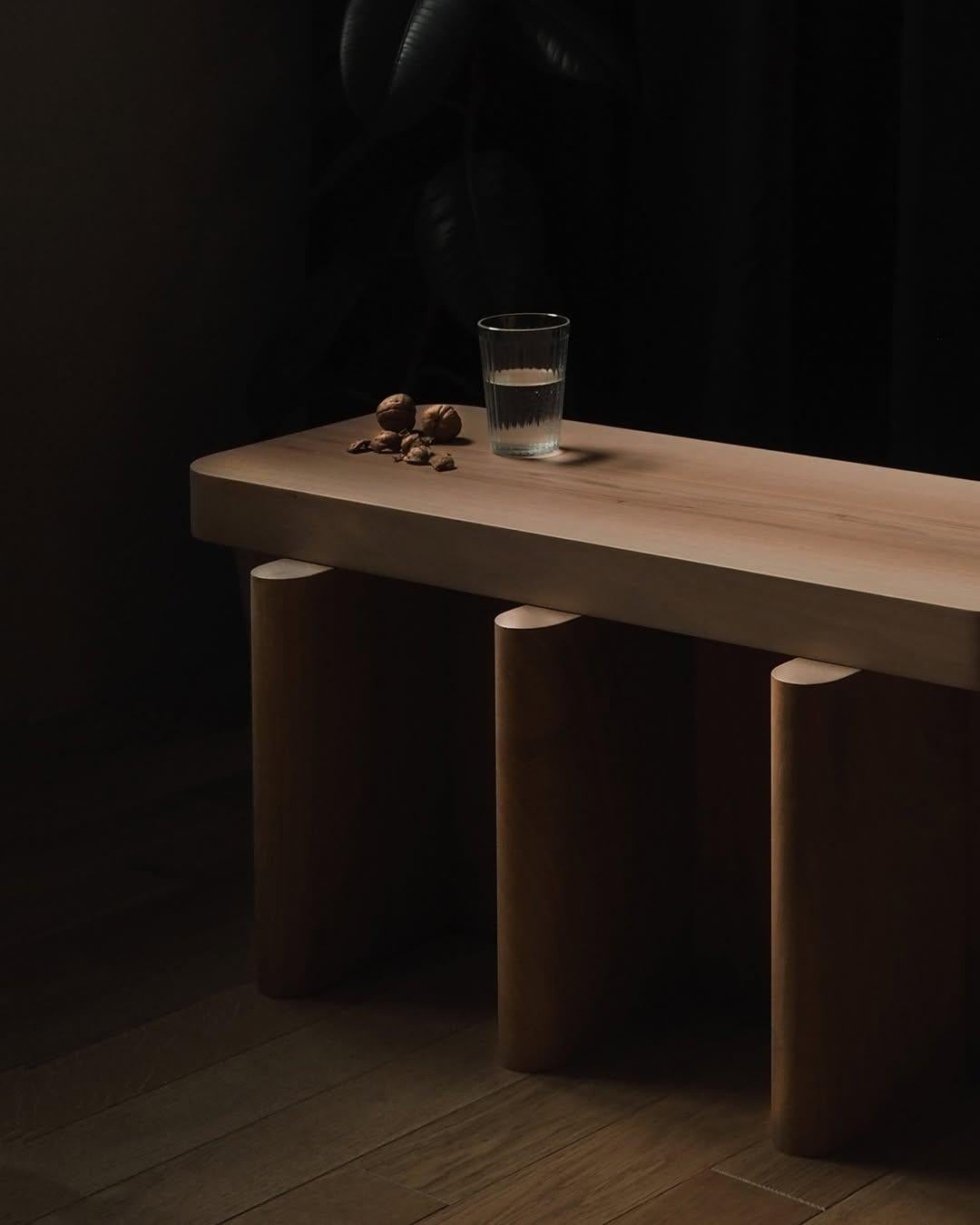 Handgefertigter Bordeauxroter Beistelltisch aus Massivholz Spina T2.2 von Cara Davide im Angebot 5