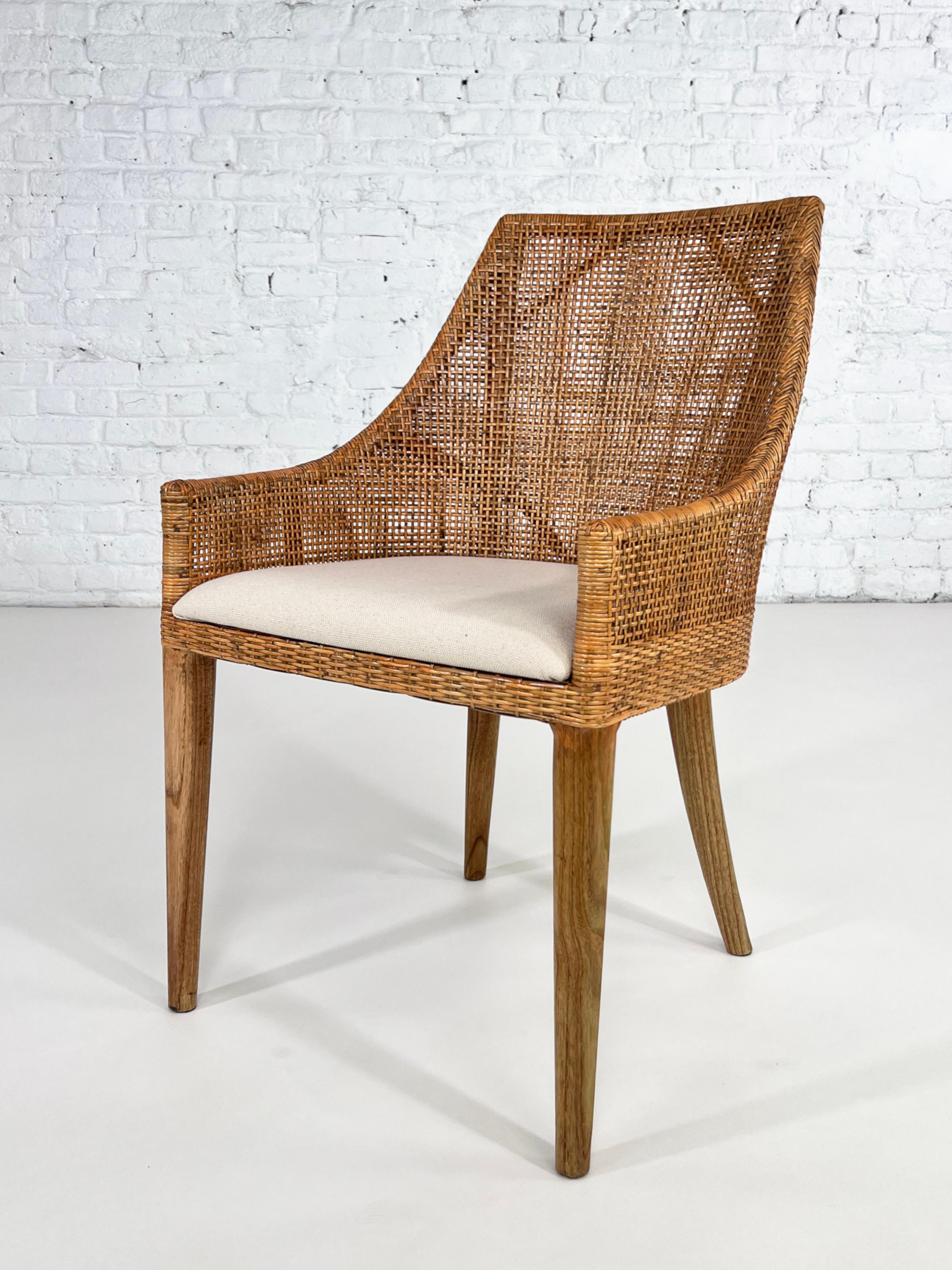 Französischer Design-Sessel aus geflochtenem Rattan und Teakholz mit Holzfuß, handgefertigt im Angebot 2