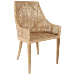 Handgeflochtener Rattansessel mit Holzsockel und französischem Design
