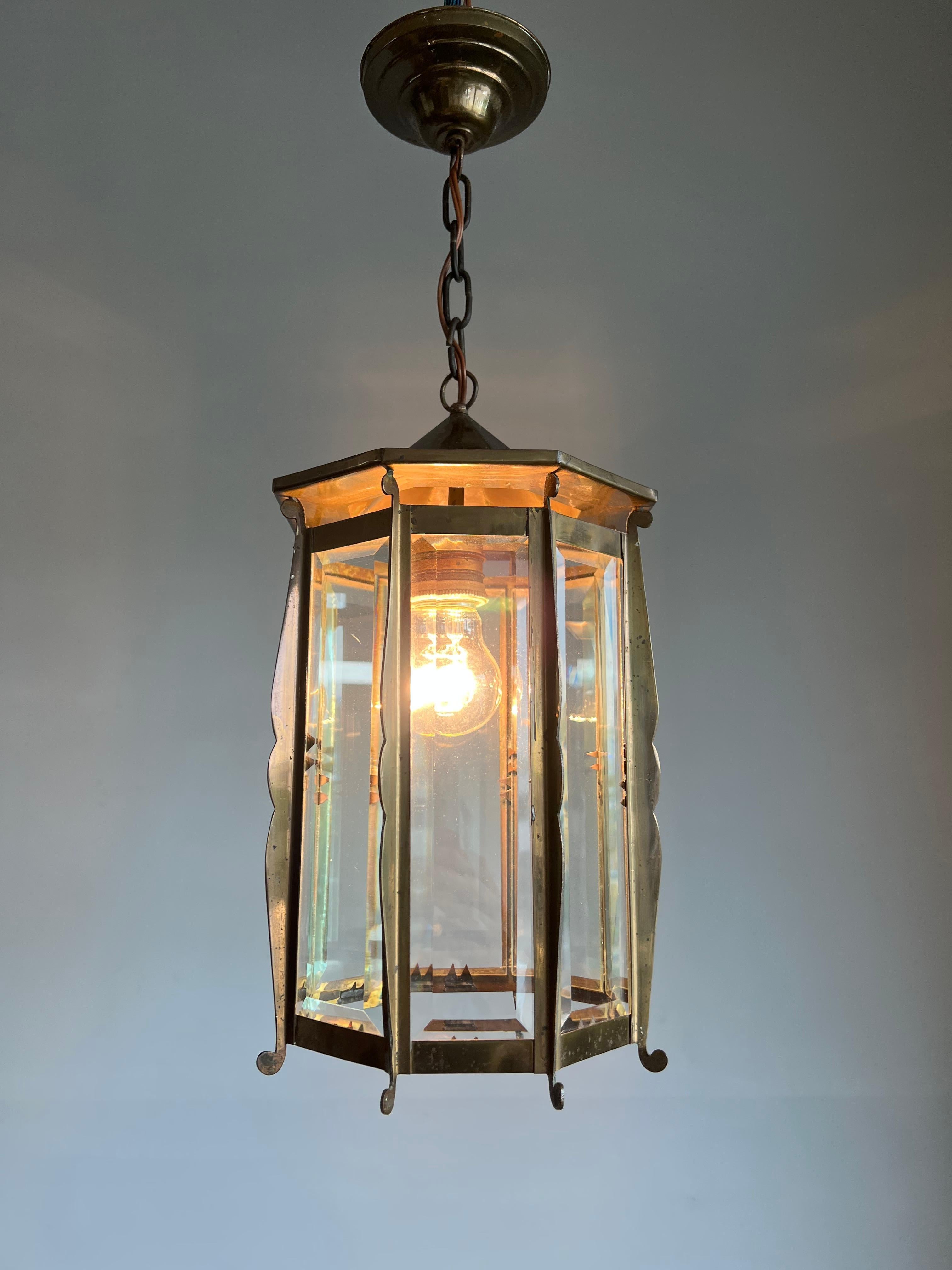 Eye-catching Arts & Crafts Beveled Glass Octagonal Design Pendant Light Lantern For Sale 4