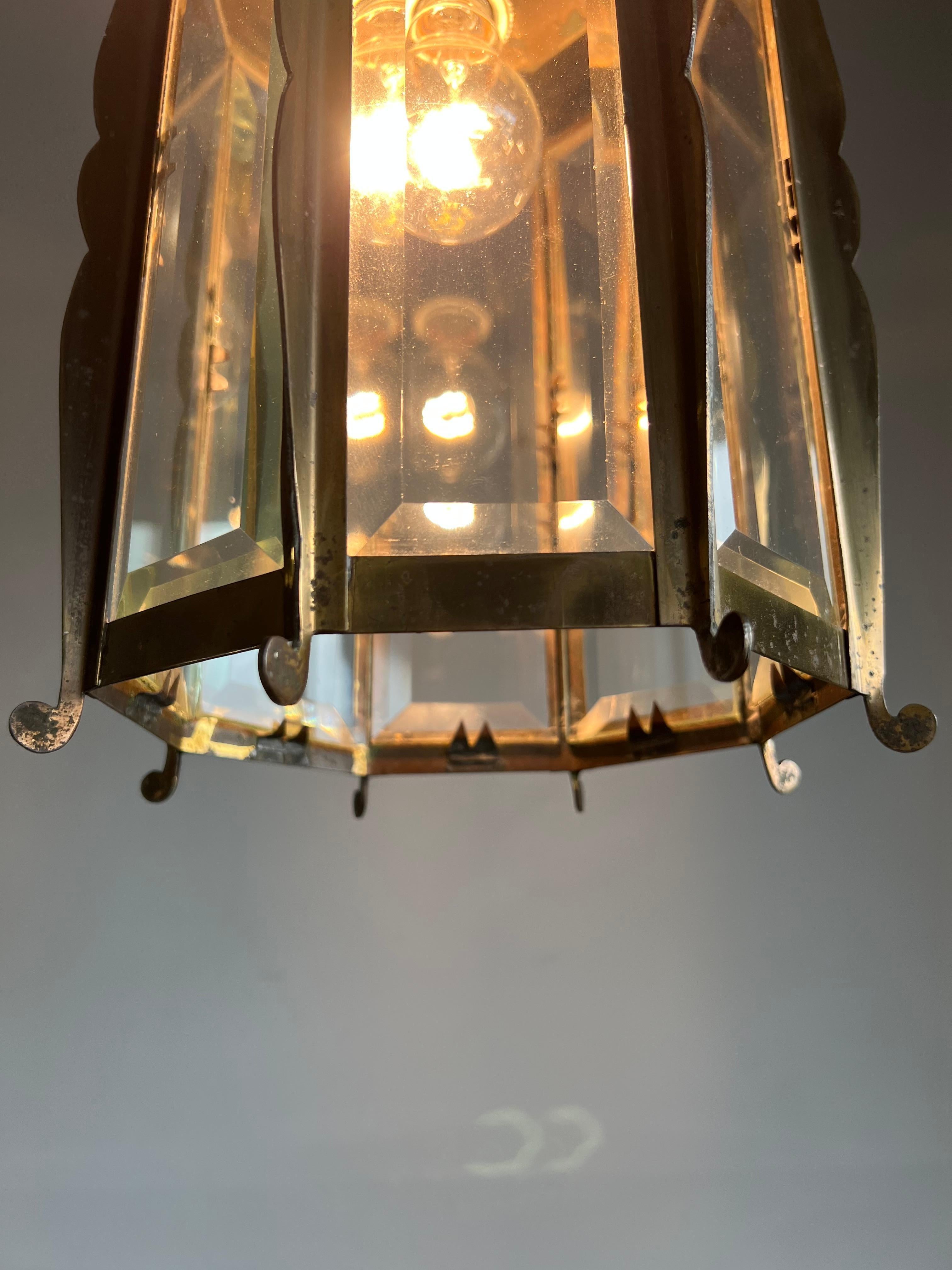 Eye-catching Arts & Crafts Beveled Glass Octagonal Design Pendant Light Lantern For Sale 9