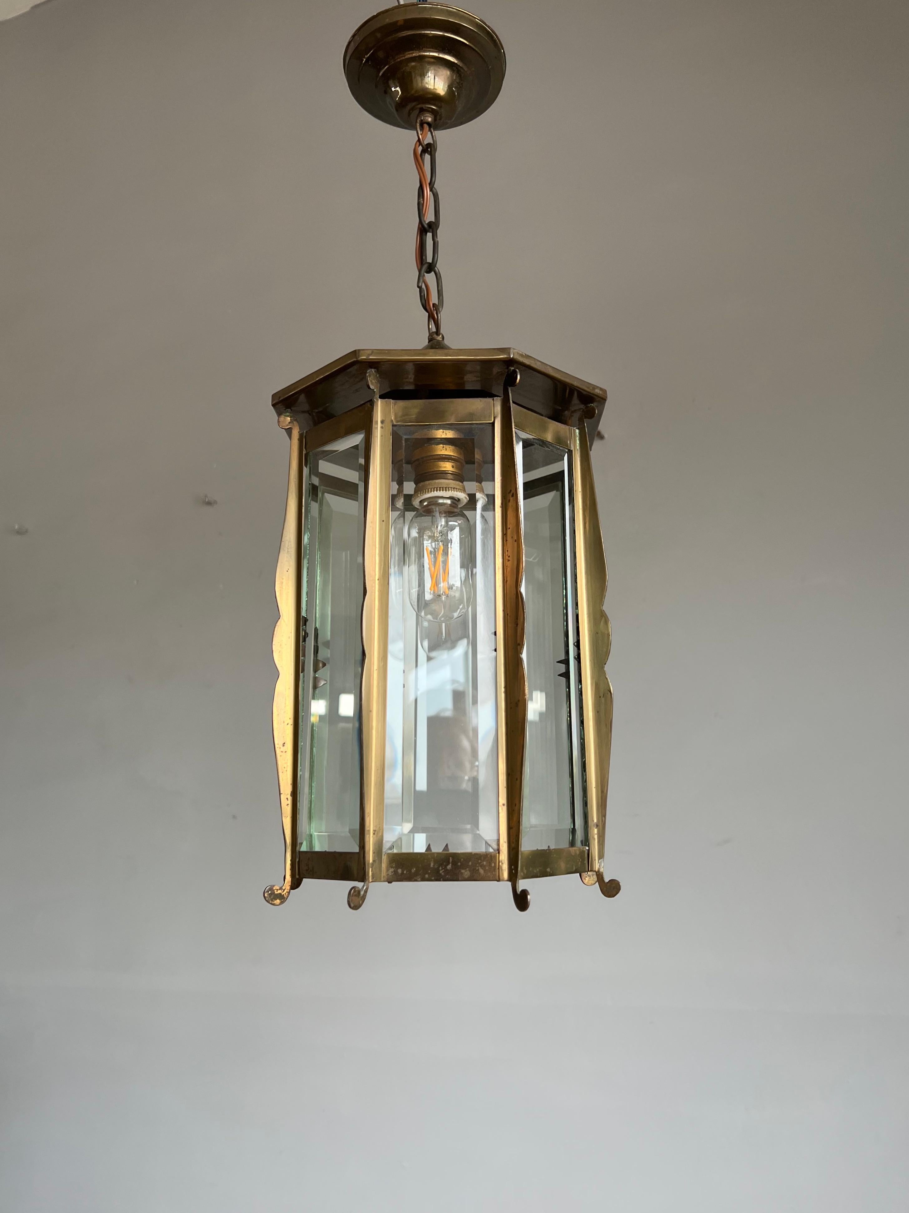 Eye-catching Arts & Crafts Beveled Glass Octagonal Design Pendant Light Lantern For Sale 10