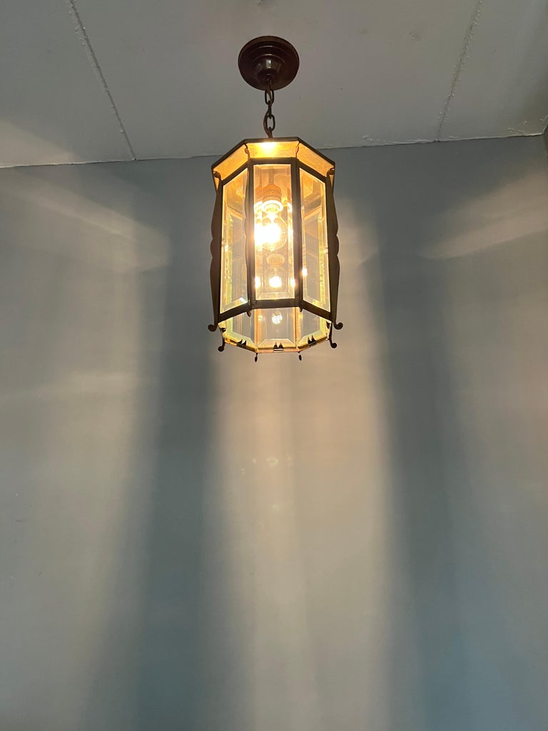 Fine Handcrafted Arts and Crafts and Beveled Glass Octagonal Design