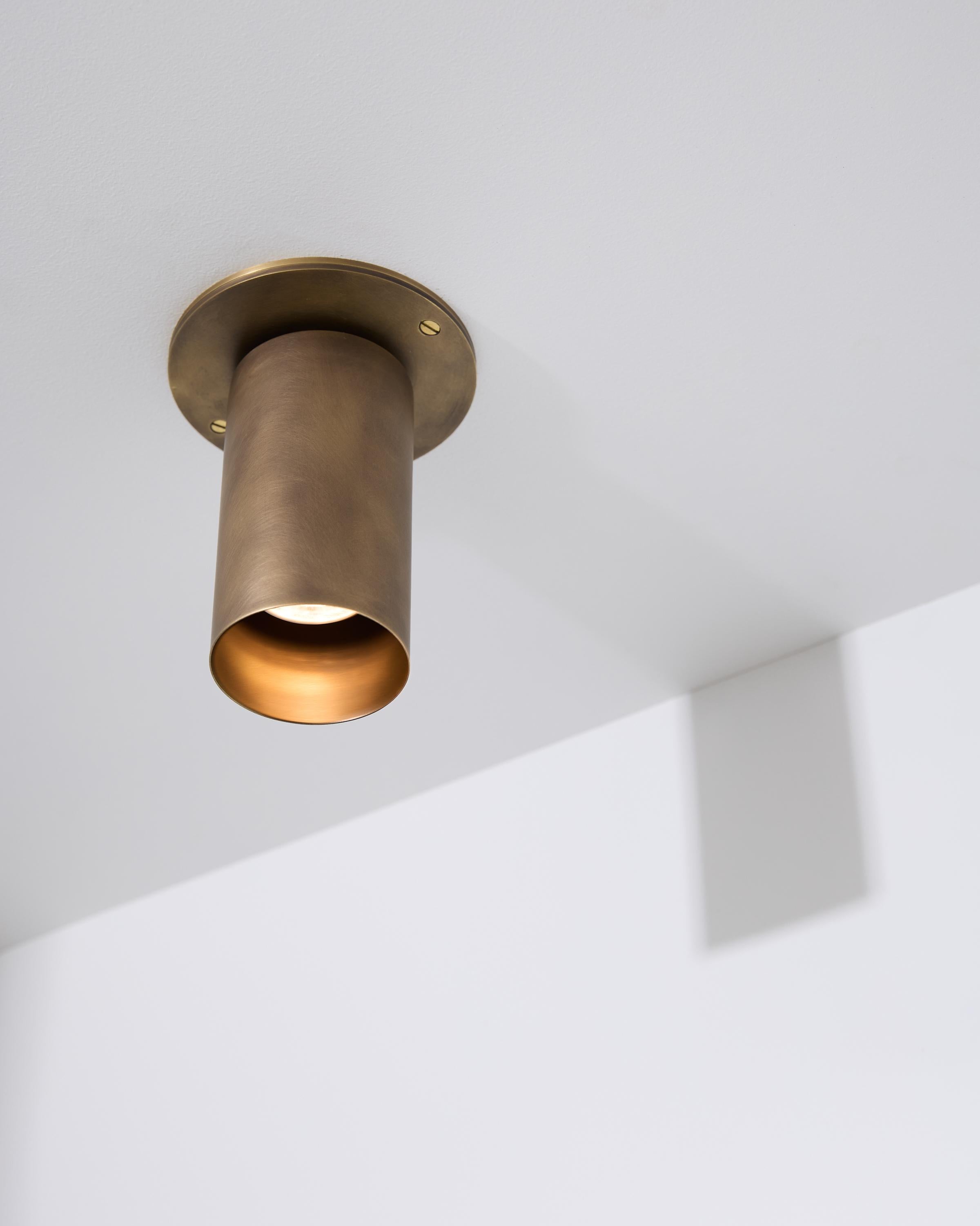 Américain Luminaire encastré à cylindre en laiton fabriqué à la main en vente