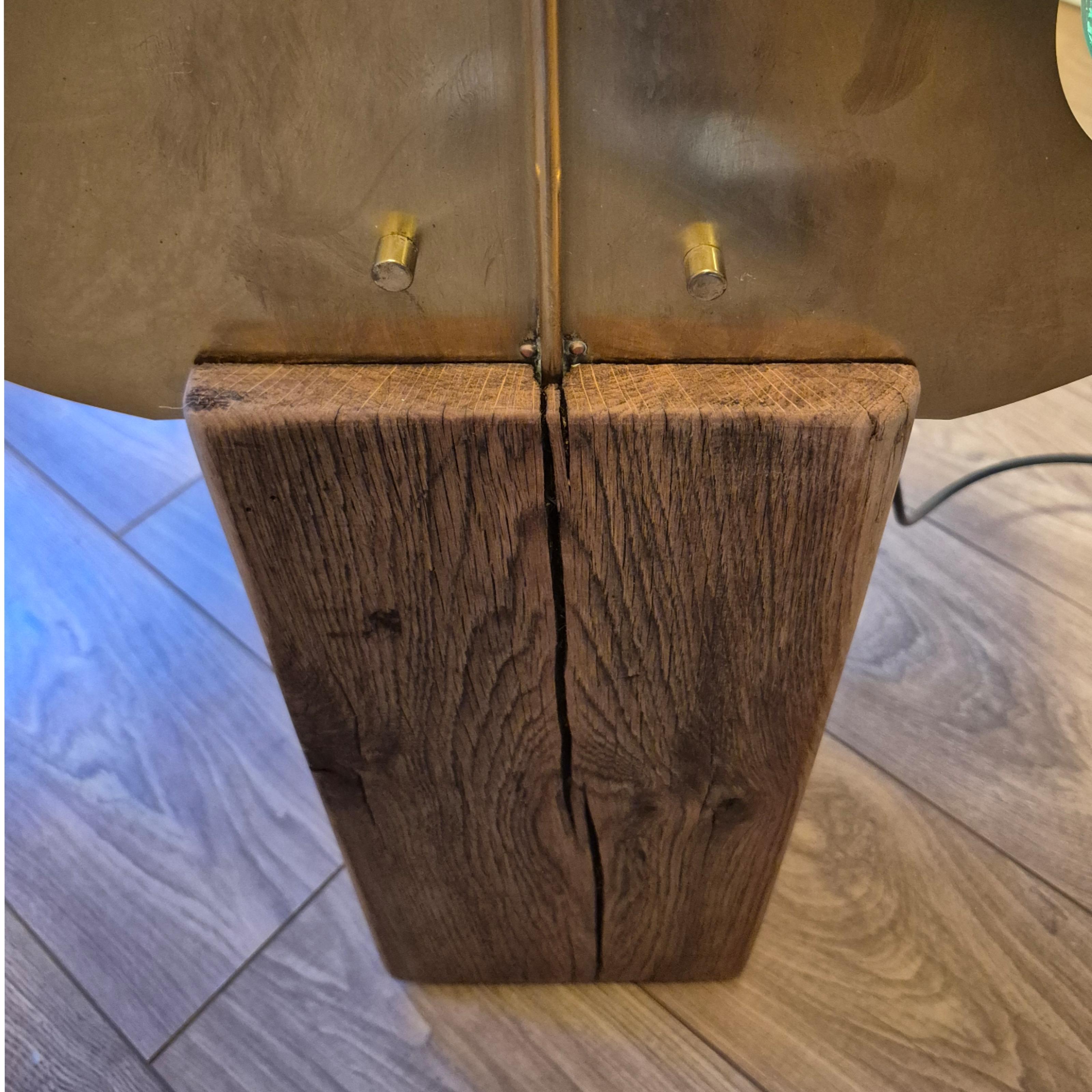 Lampada da terra in ottone, quercia e plexiglas realizzata a mano, Paesi Bassi, anni '70 in vendita 5