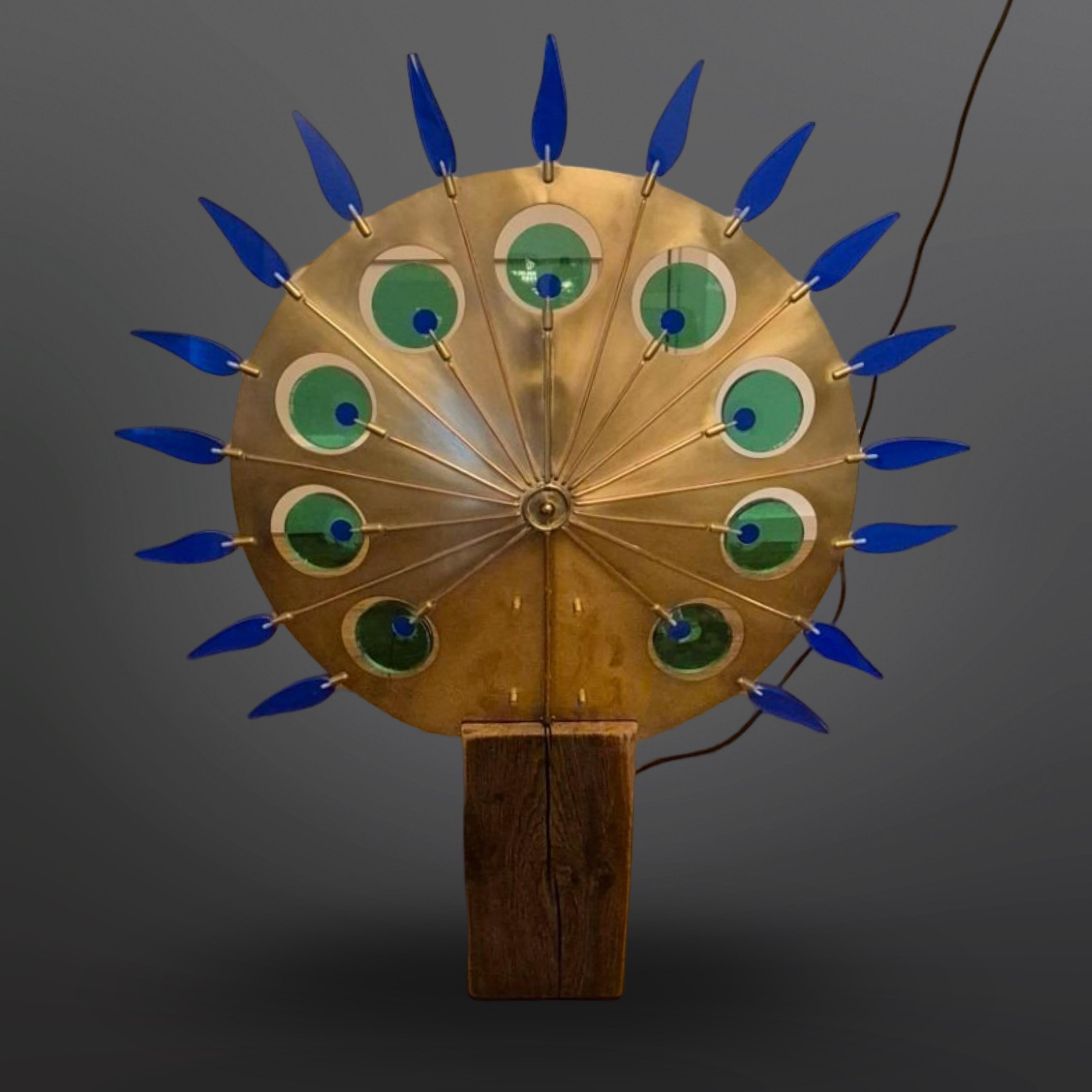 Lampada da terra in ottone, quercia e plexiglas realizzata a mano, Paesi Bassi, anni '70 in vendita 7