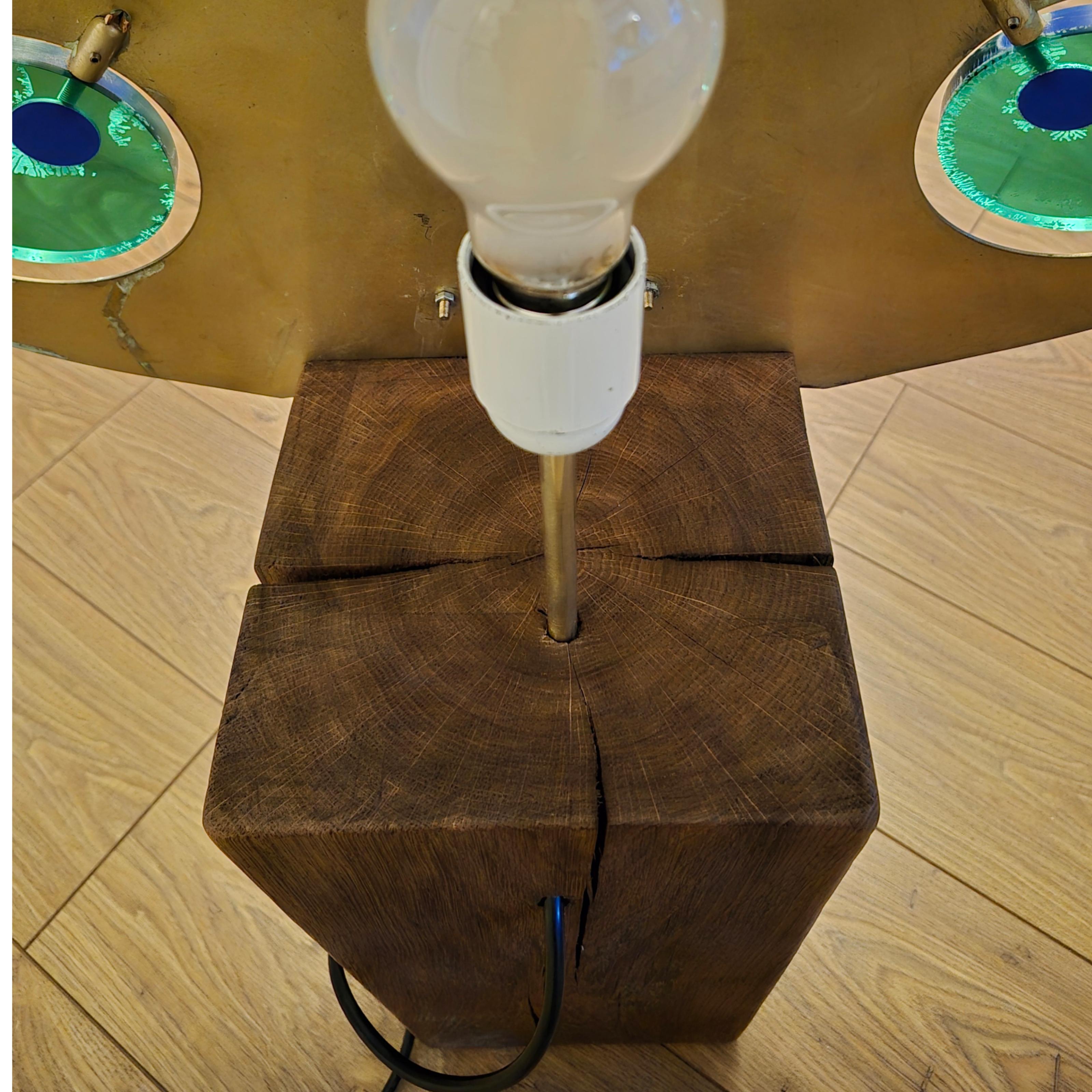 Lampada da terra in ottone, quercia e plexiglas realizzata a mano, Paesi Bassi, anni '70 in vendita 8